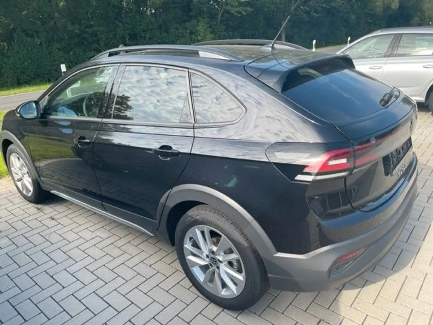 Volkswagen Taigo Life 1,0 TSI Schwarz - 1