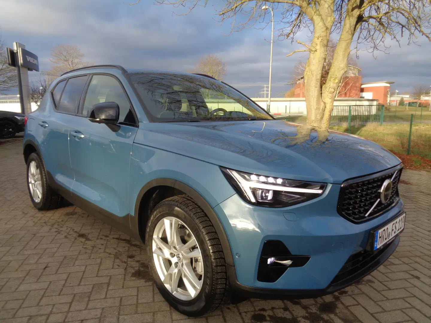 Volvo XC40 B4 Plus Dark Blau - 2