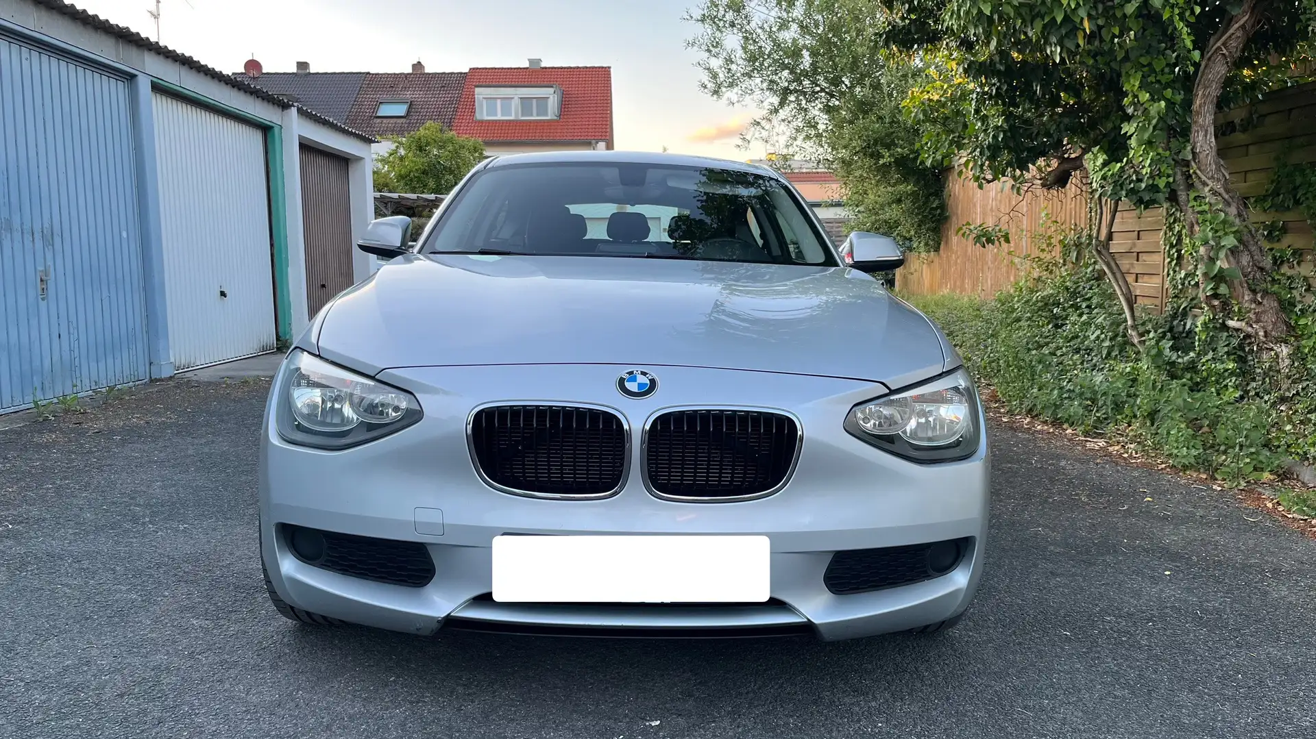 BMW 114 F21 114i 1.6 | TÜV NEU | Service NEU Plateado - 2