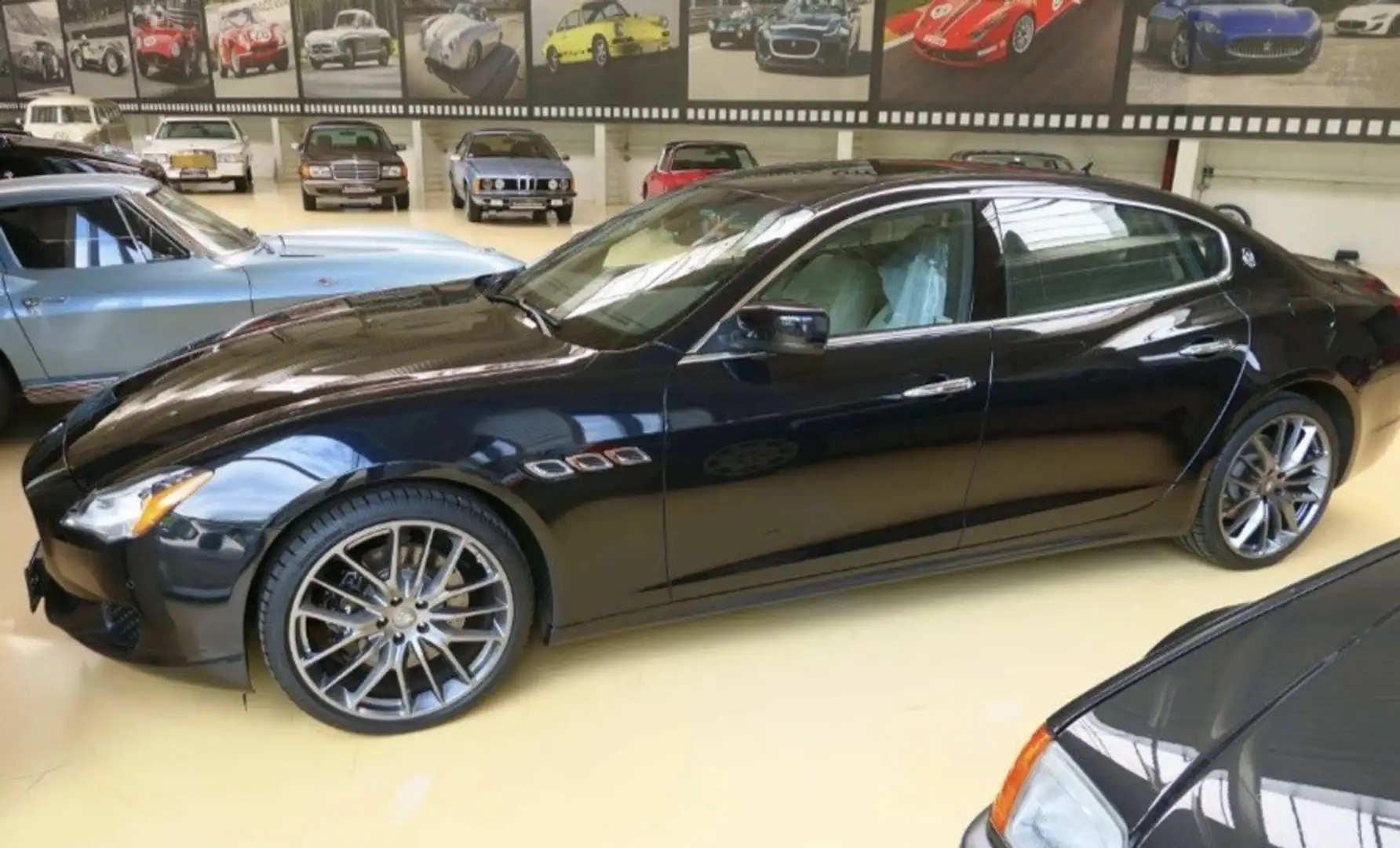 Maserati Quattroporte 3.0 V6 S Q4 Limousine Schwarz - 2