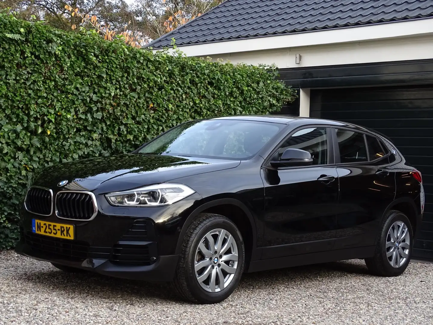BMW X2 SDrive Executive Edition | Automaat | Stoelverwarm Noir - 1
