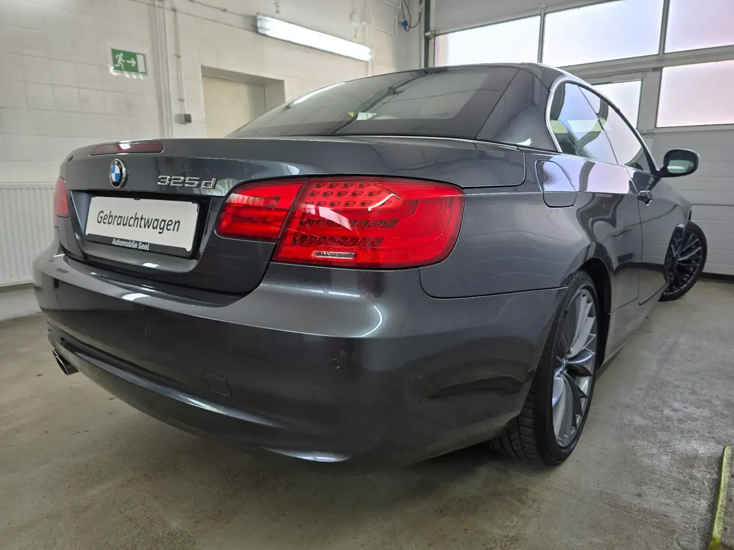 BMW 325 d Cabrio*Navi*Leder*Xenon* Grijs - 2
