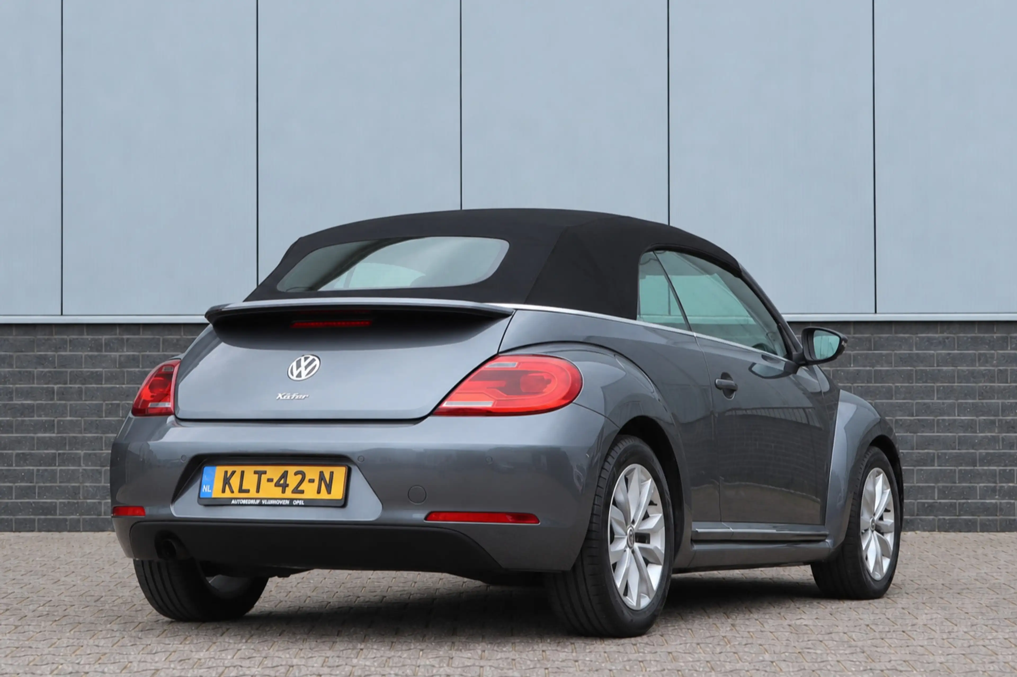 Volkswagen Beetle Cabriolet 1.2 TSI Design BlueMotion — photo 9