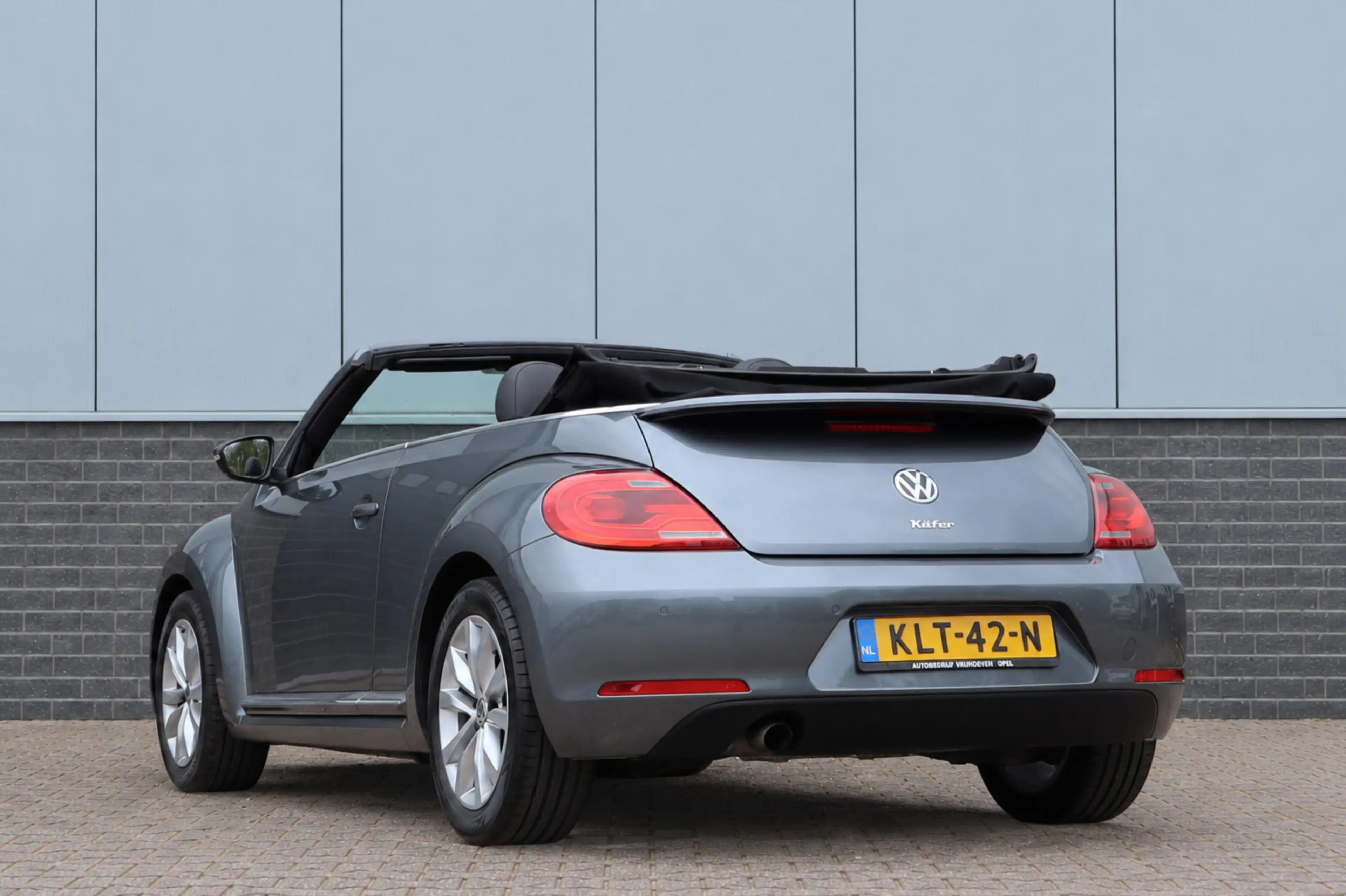 Volkswagen Beetle Cabriolet 1.2 TSI Design BlueMotion — photo 6