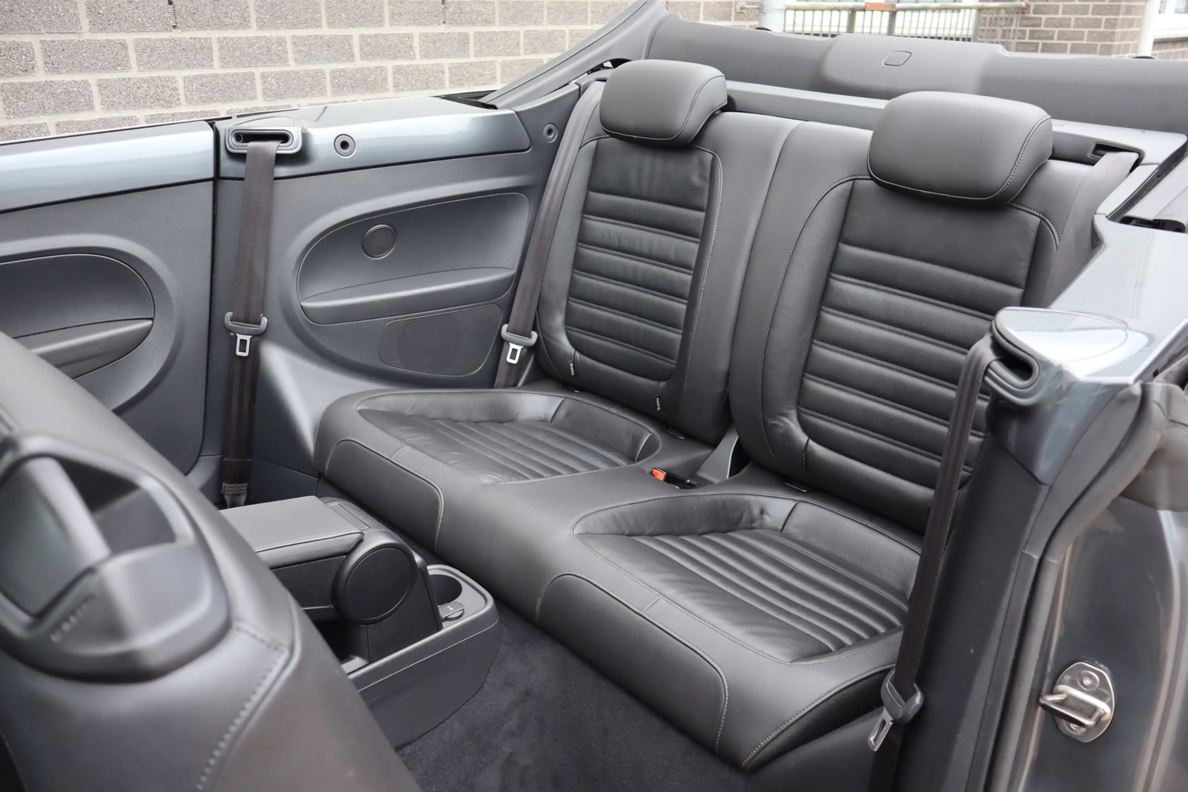 Volkswagen Beetle Cabriolet 1.2 TSI Design BlueMotion — photo 12