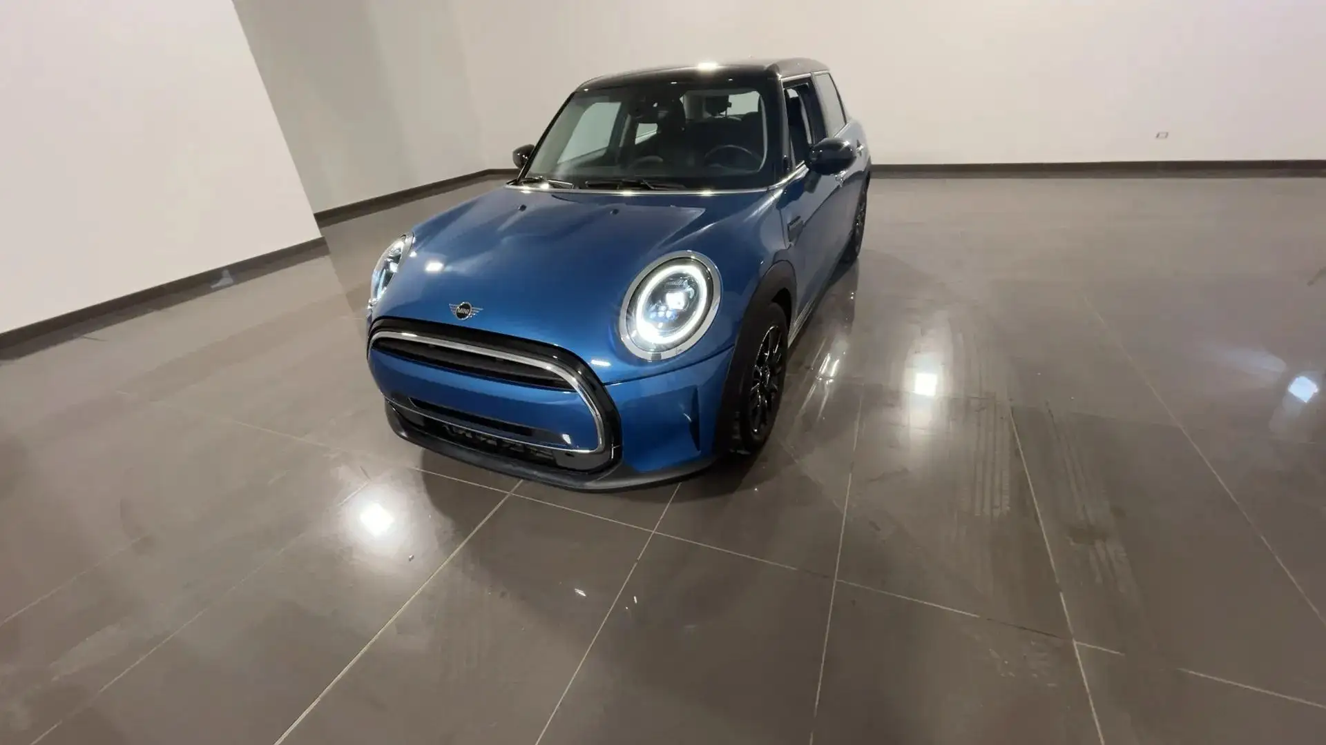 MINI Mini 5p 1.5 Cooper Camden auto Negro - 1