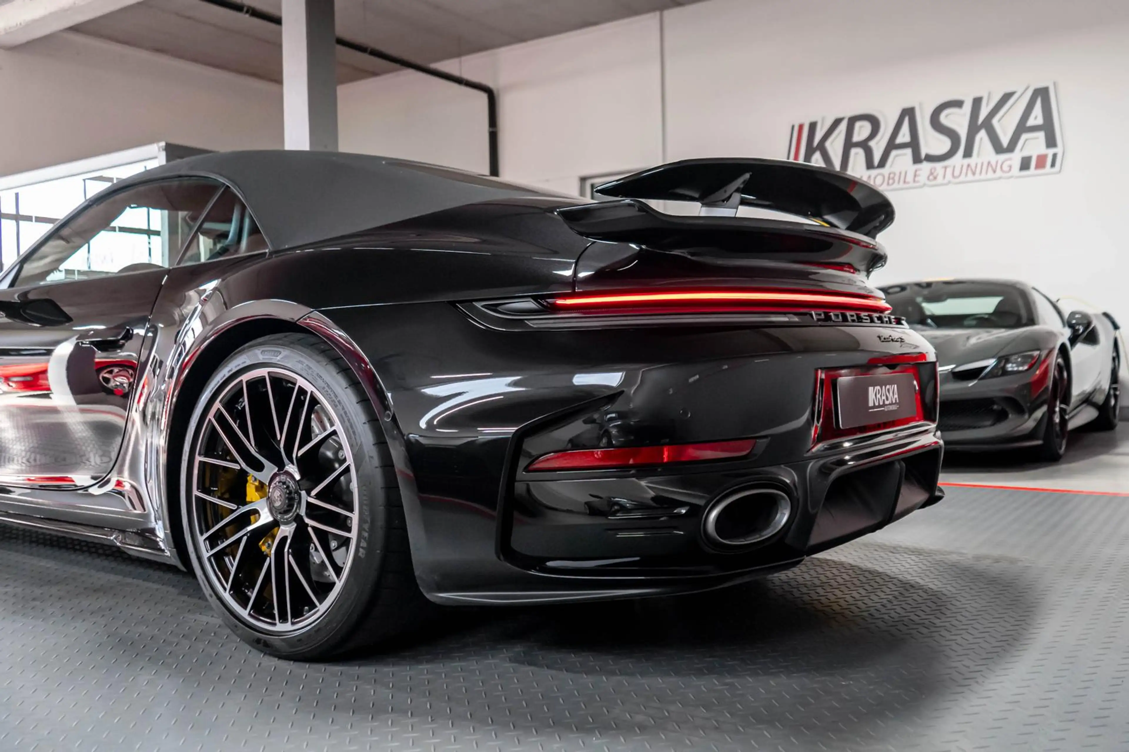 Porsche 992 911 Turbo S Cabriolet Brumester Lift SportDesign — photo 9