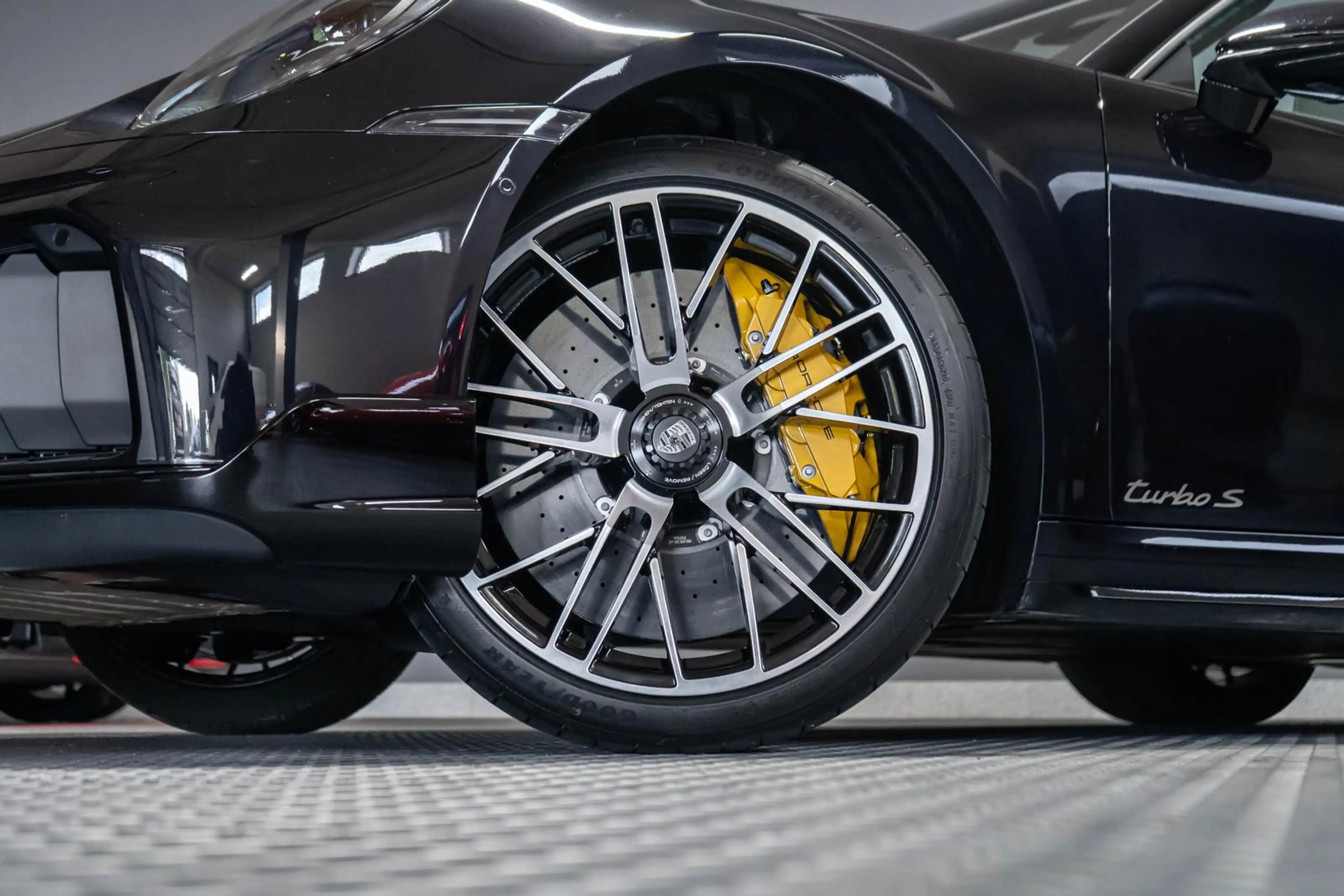 Porsche 992 911 Turbo S Cabriolet Brumester Lift SportDesign — photo 2