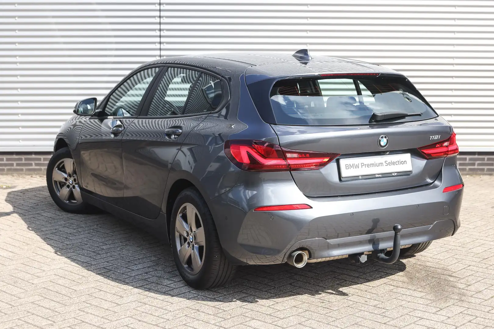 BMW 118 1 Serie 118i Executive Automaat / Trekhaak / LED / Grijs - 2