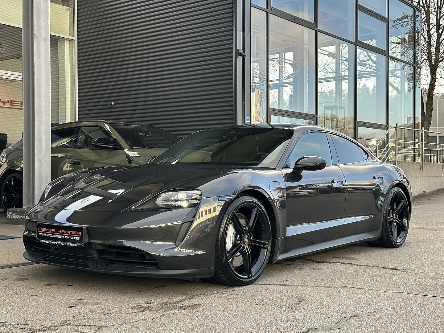 Porsche Taycan 4S Performance Batterie Plus / 21" Grau - 2