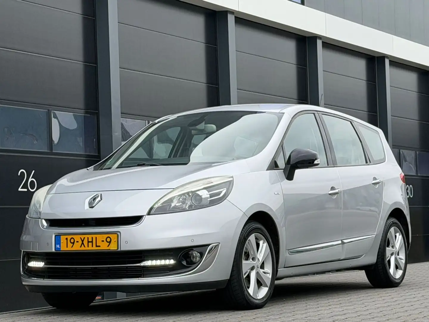 Renault Grand Scenic 1.6 dCi Bose Camera Navi PDC Grau - 1