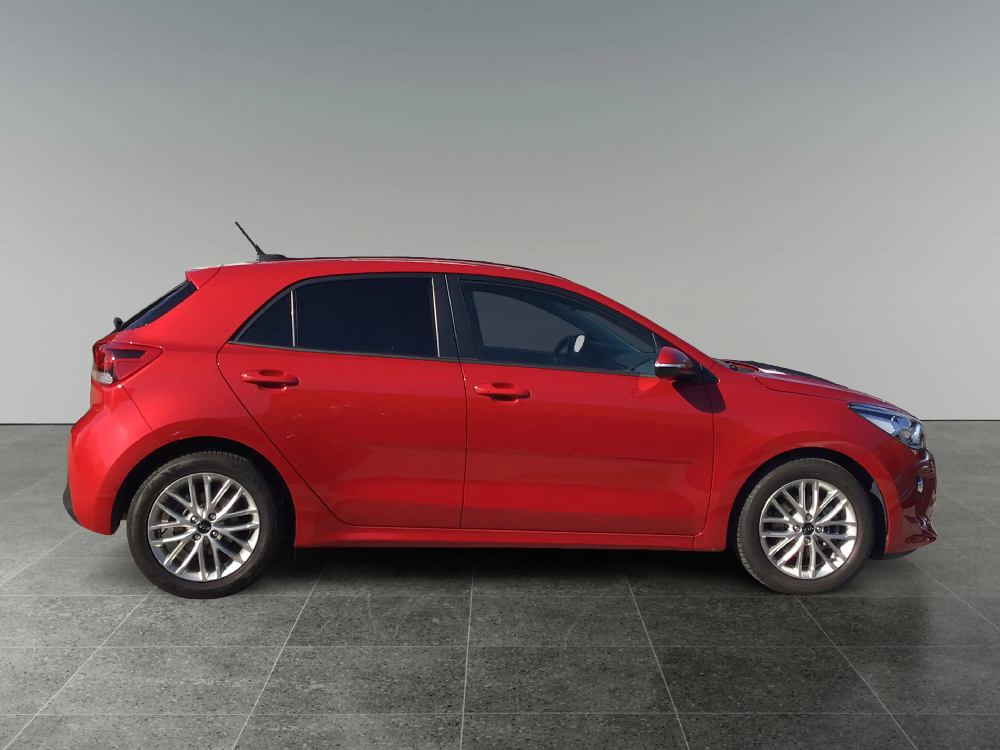 Kia Rio 1,25 MPI Silber ISG 8-fach bereift!  wenig KM ! — photo 6