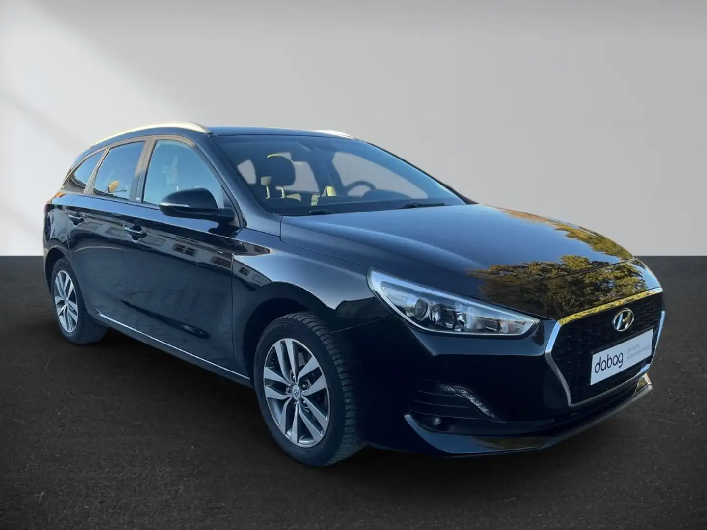 Hyundai i30 Kombi 1.4 Passion Plus Schwarz - 2