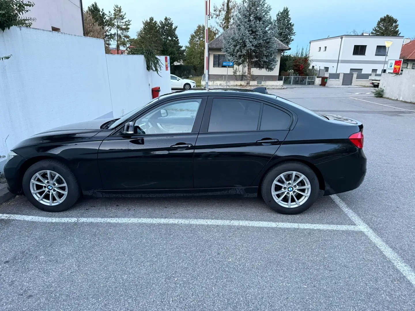 BMW Sonstige F30 318i Luxury Line Schwarz - 2