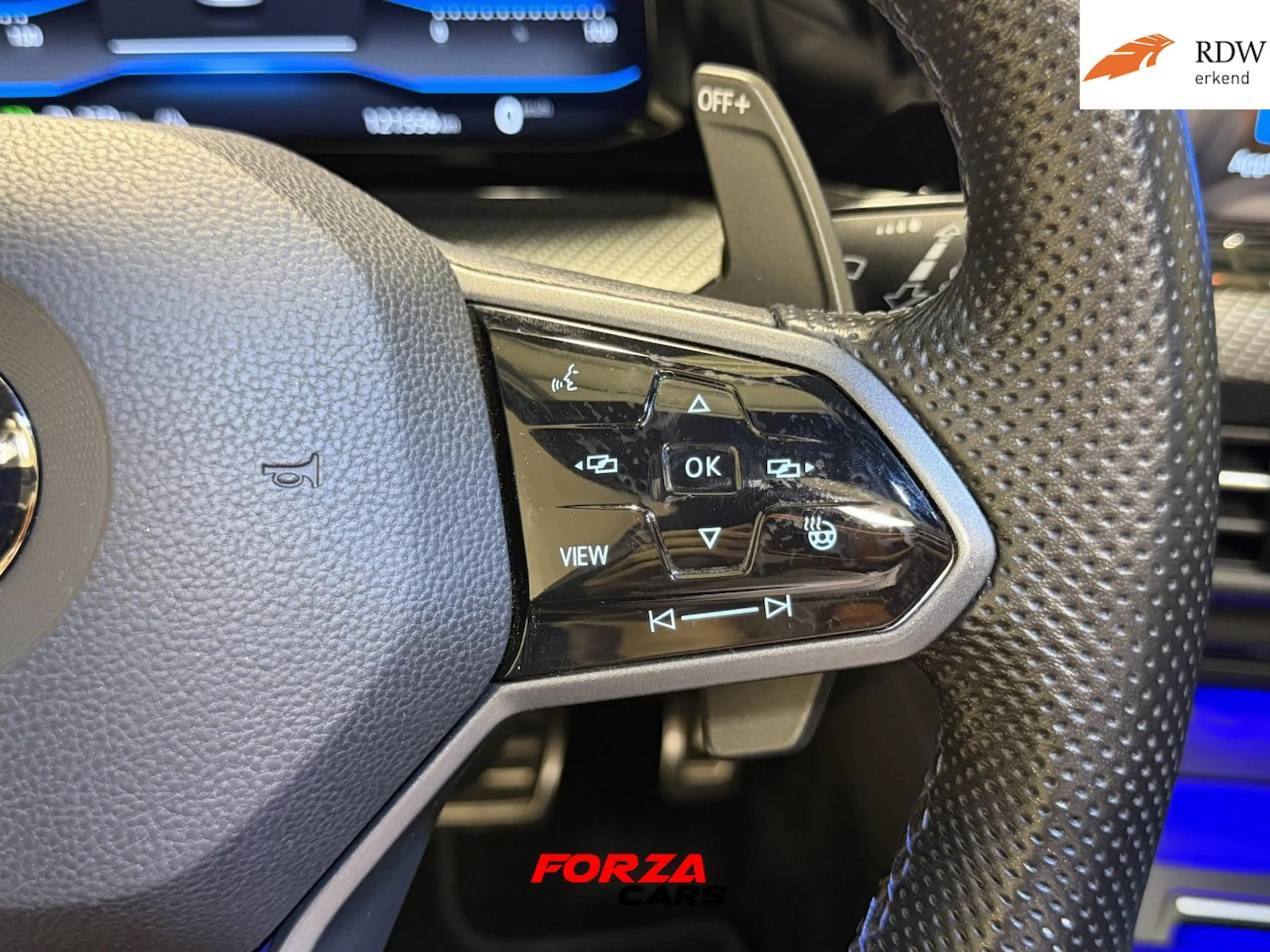 Volkswagen Golf 2.0 TSI R 4Motion — photo 11