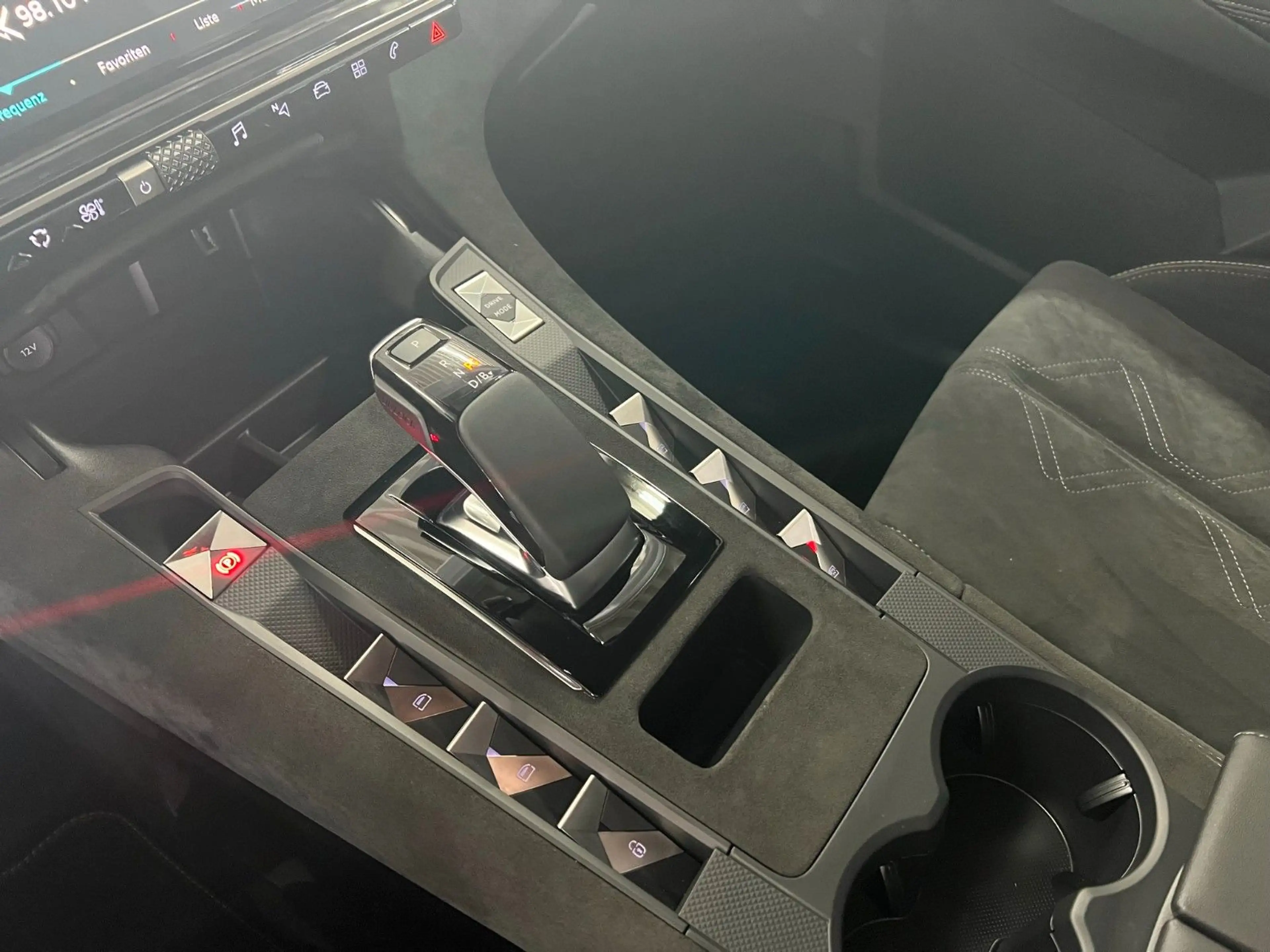 DS Automobiles DS 7 Crossback E-Tense Performance Line SUPER PKW — photo 13