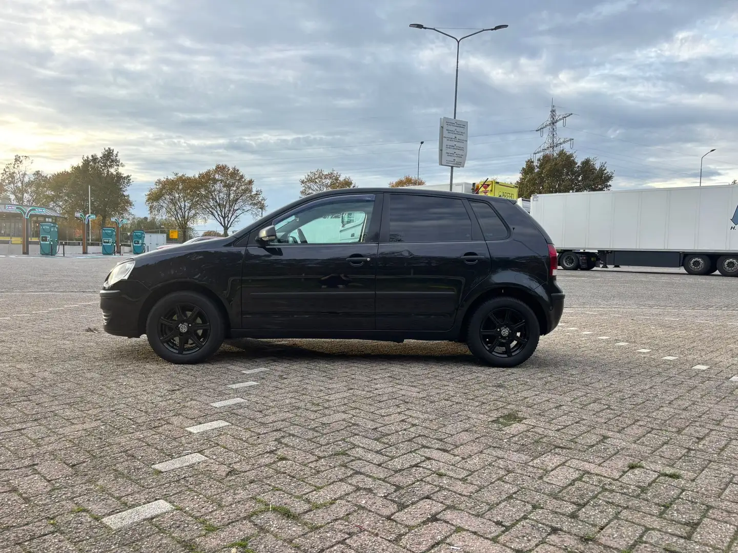 Volkswagen Polo Polo 1.4-16V Trendline Zwart - 2