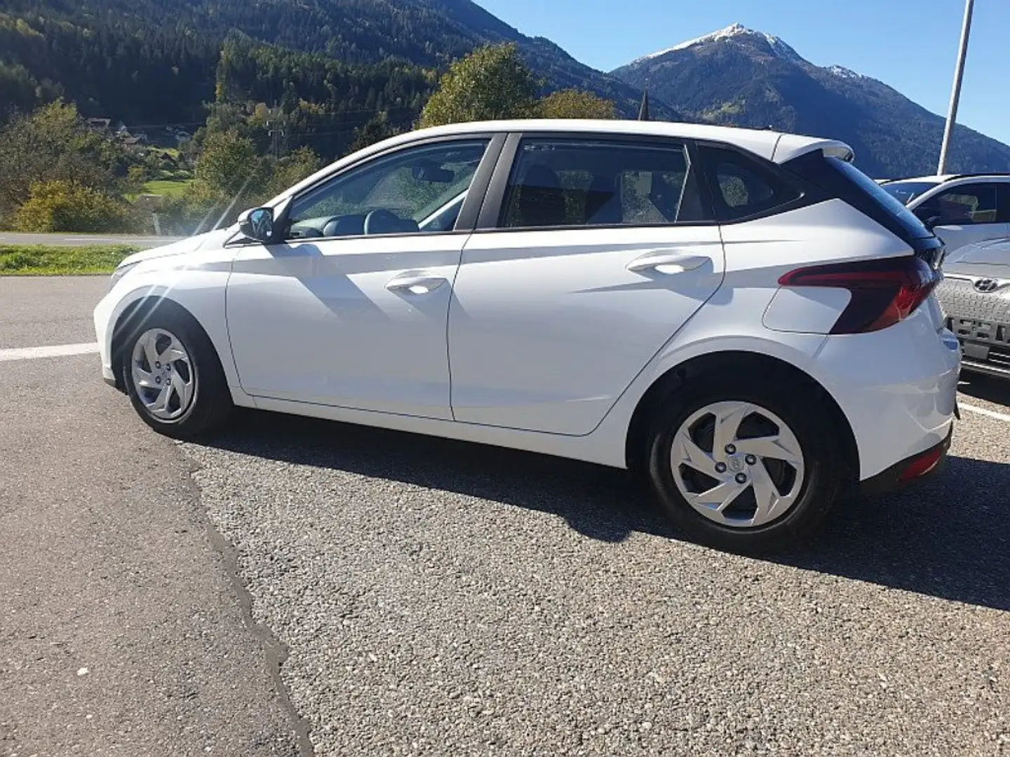 Hyundai i20 i-Line Plus 1,2 MPI Weiß - 2