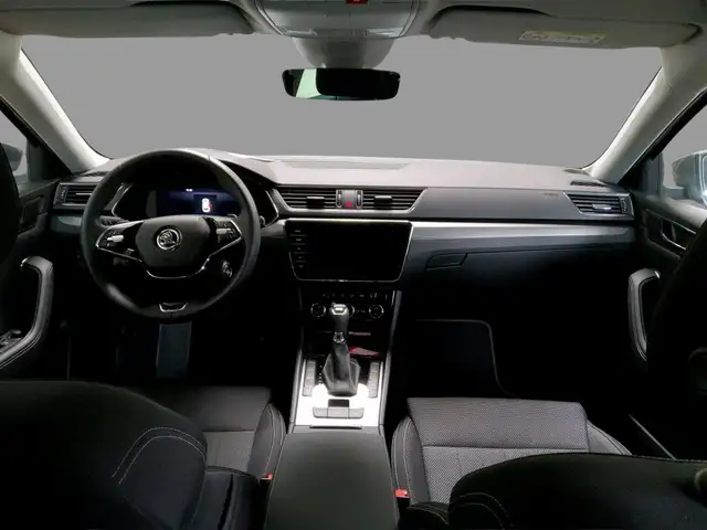Skoda Superb view 3