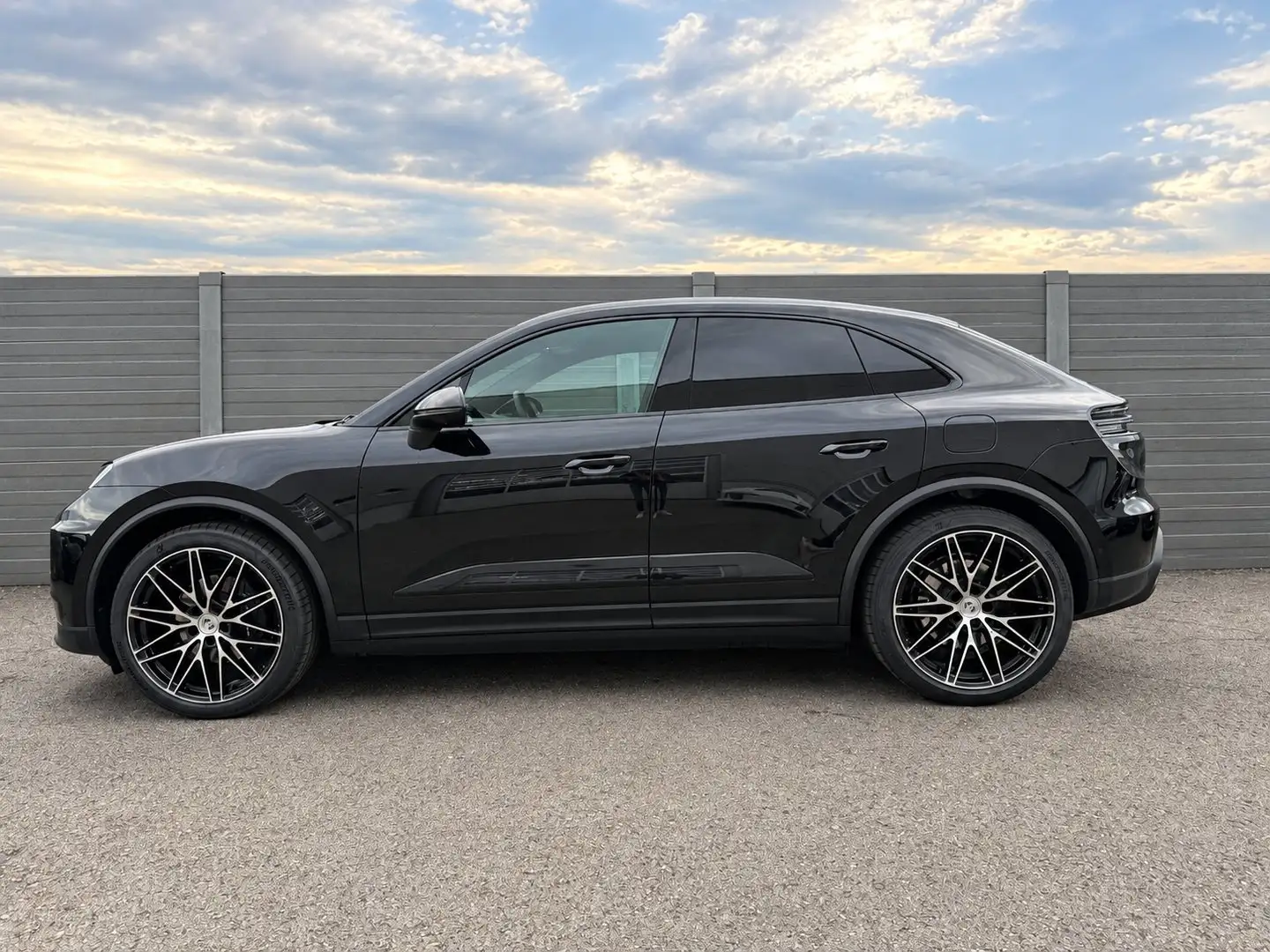 Porsche Macan 4 Schwarz - 2