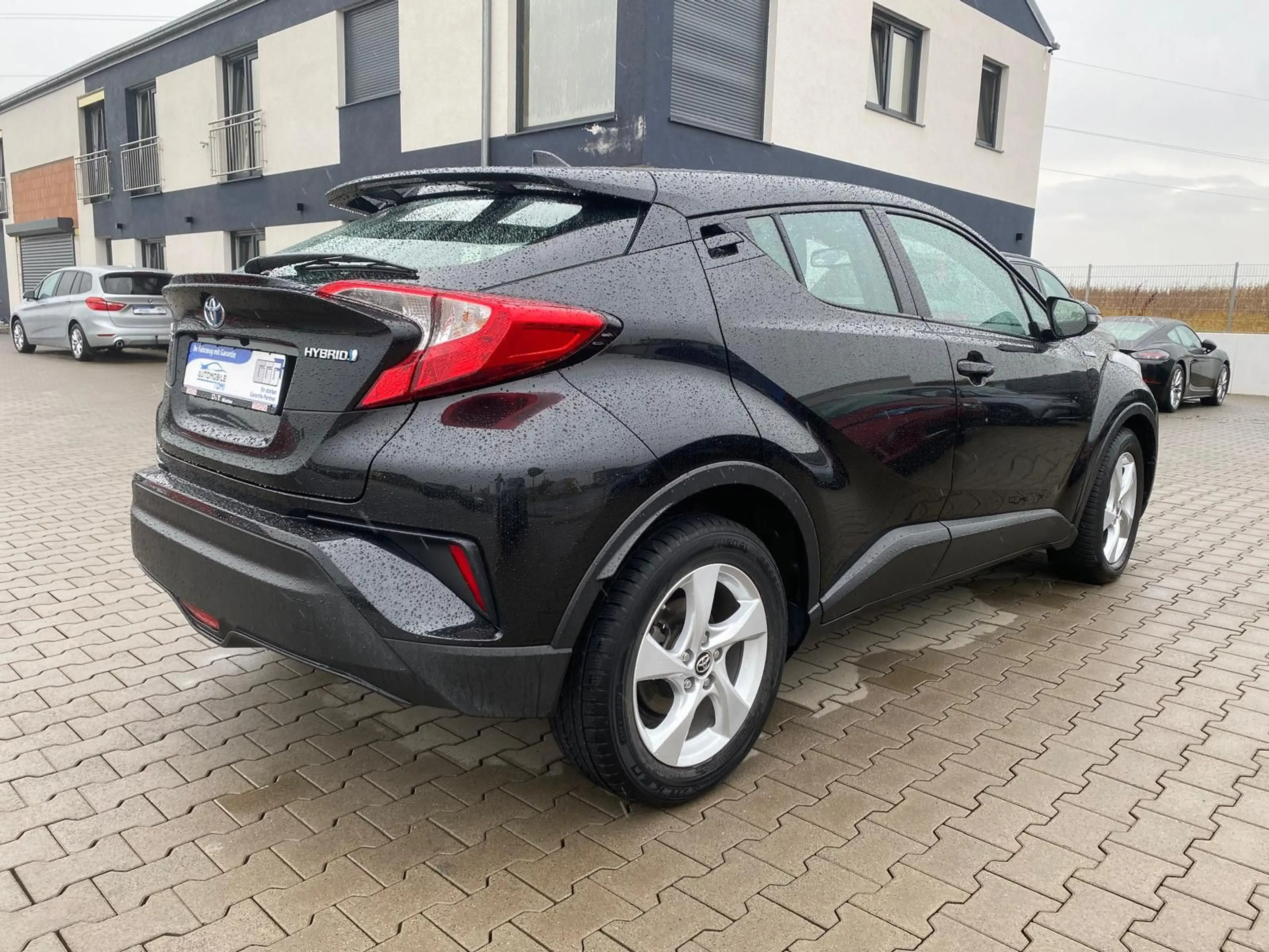 Toyota C-HR Hybrid Flow/NAVI/R-KAM — photo 8