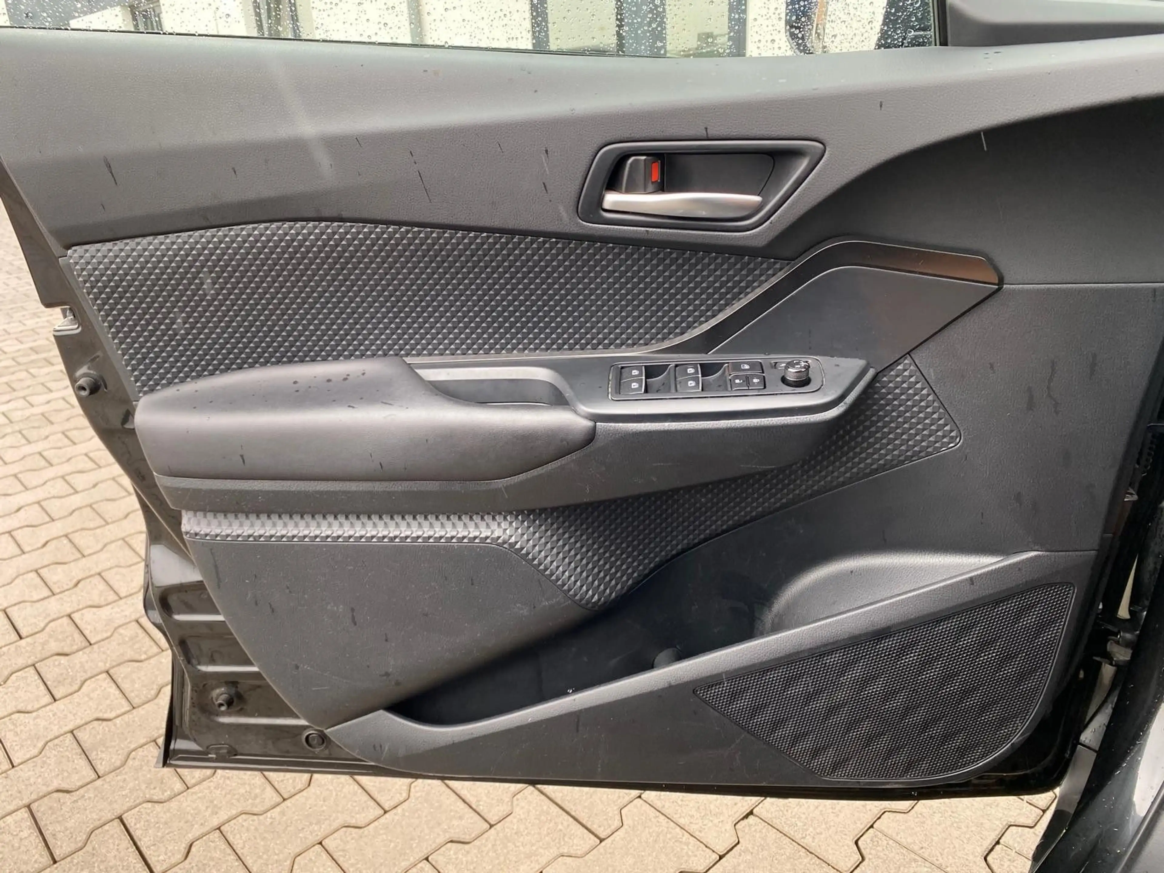 Toyota C-HR Hybrid Flow/NAVI/R-KAM — photo 13