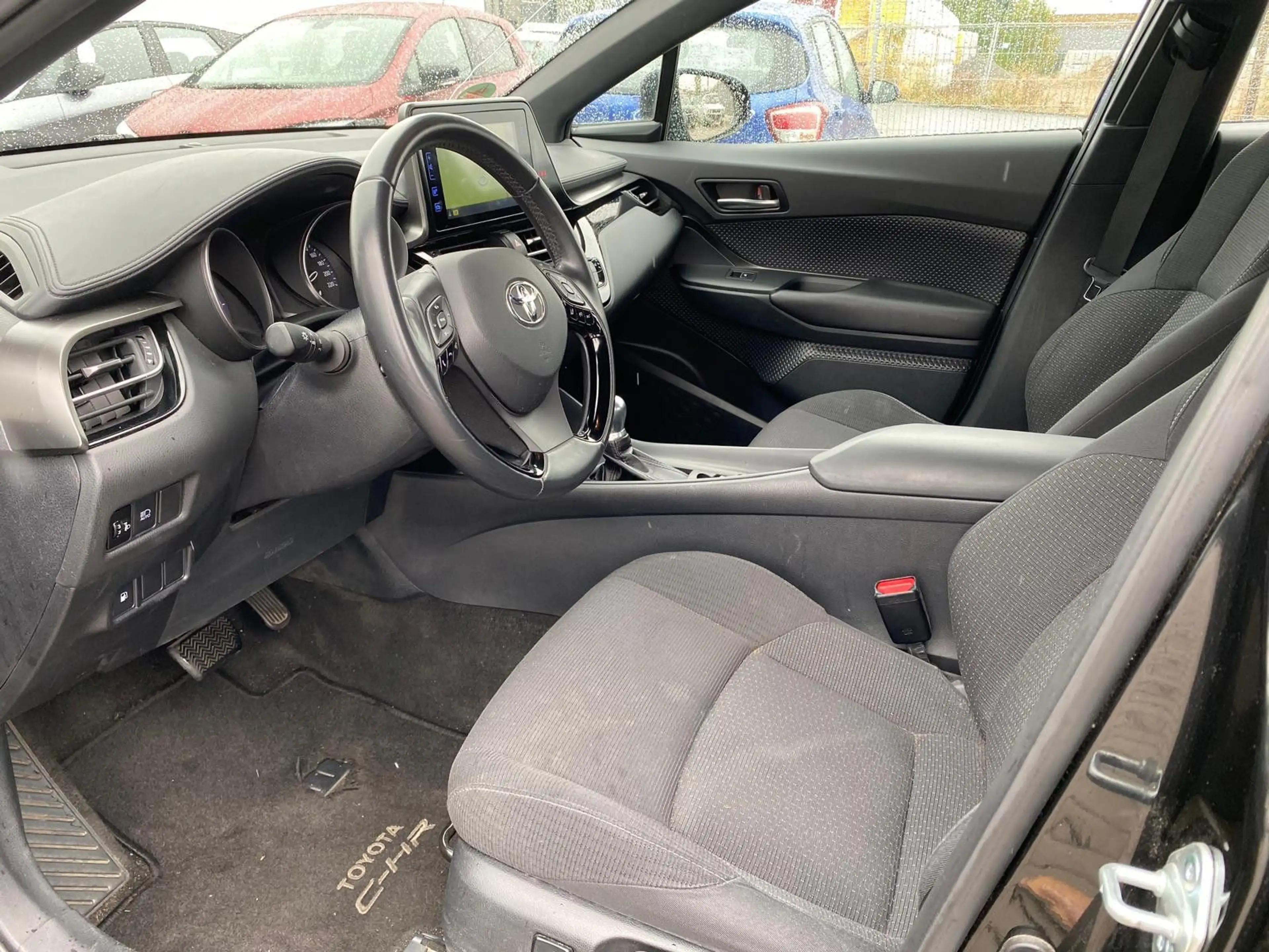 Toyota C-HR Hybrid Flow/NAVI/R-KAM — photo 12