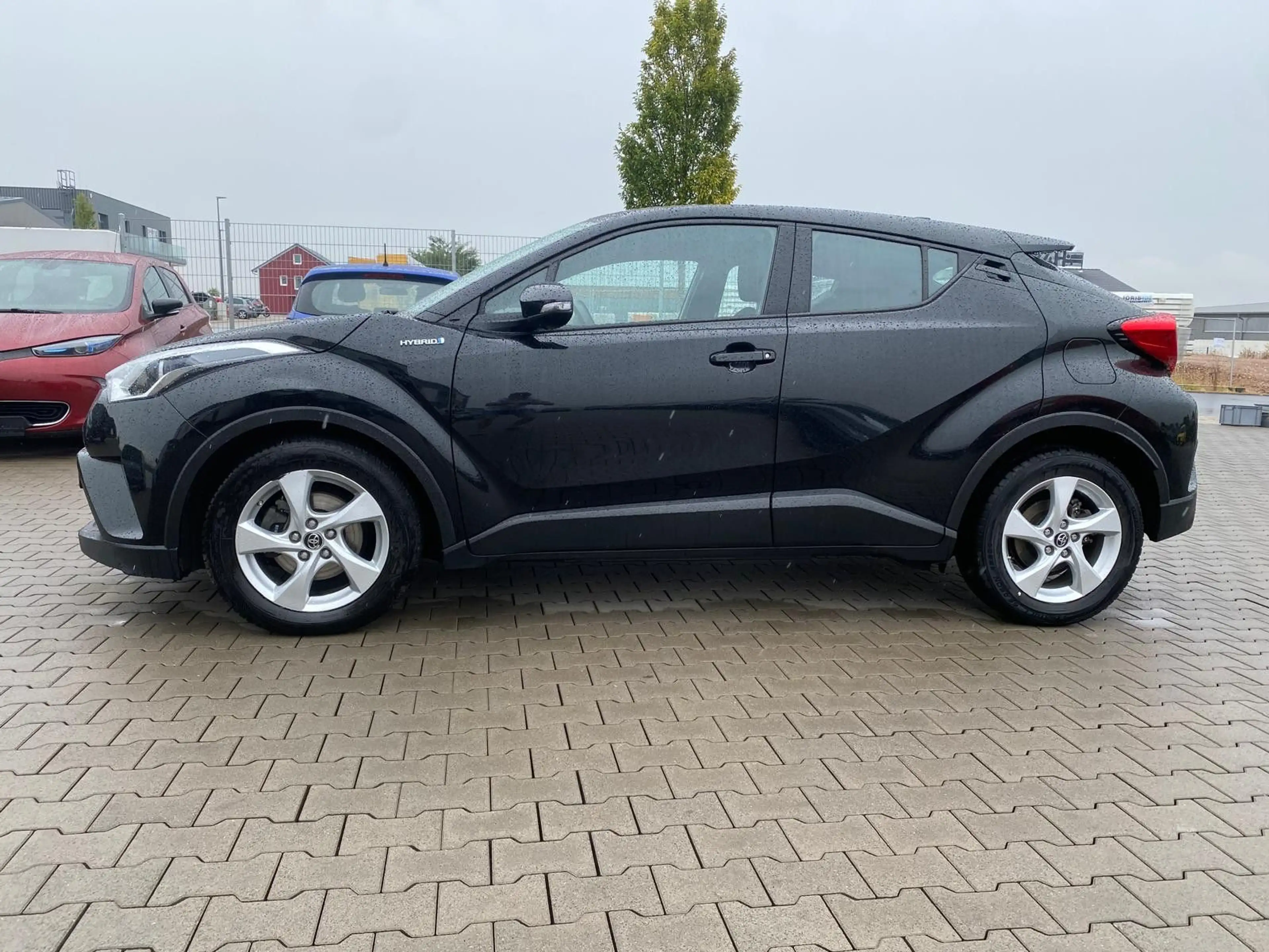 Toyota C-HR Hybrid Flow/NAVI/R-KAM — photo 6