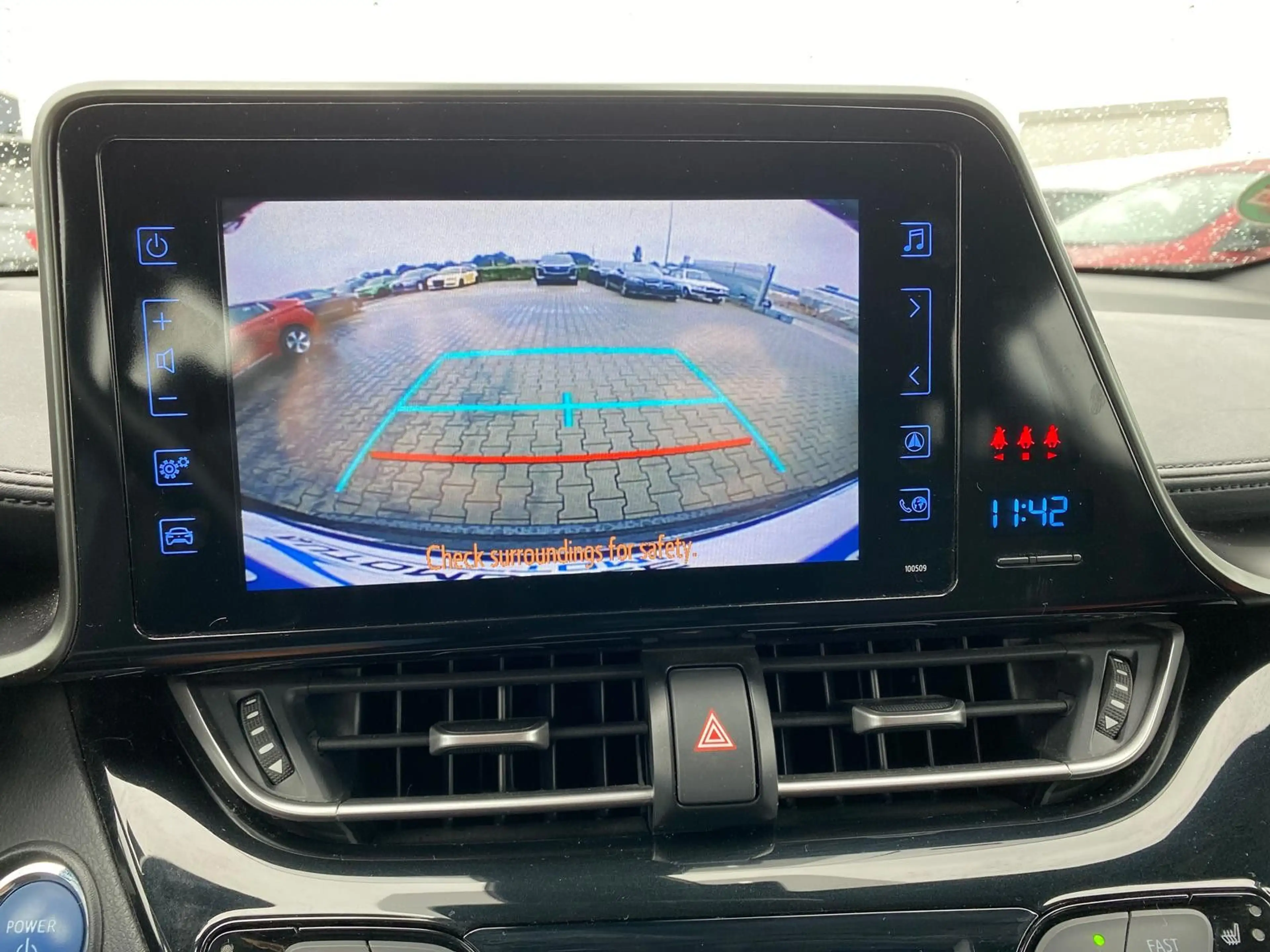 Toyota C-HR Hybrid Flow/NAVI/R-KAM — photo 7