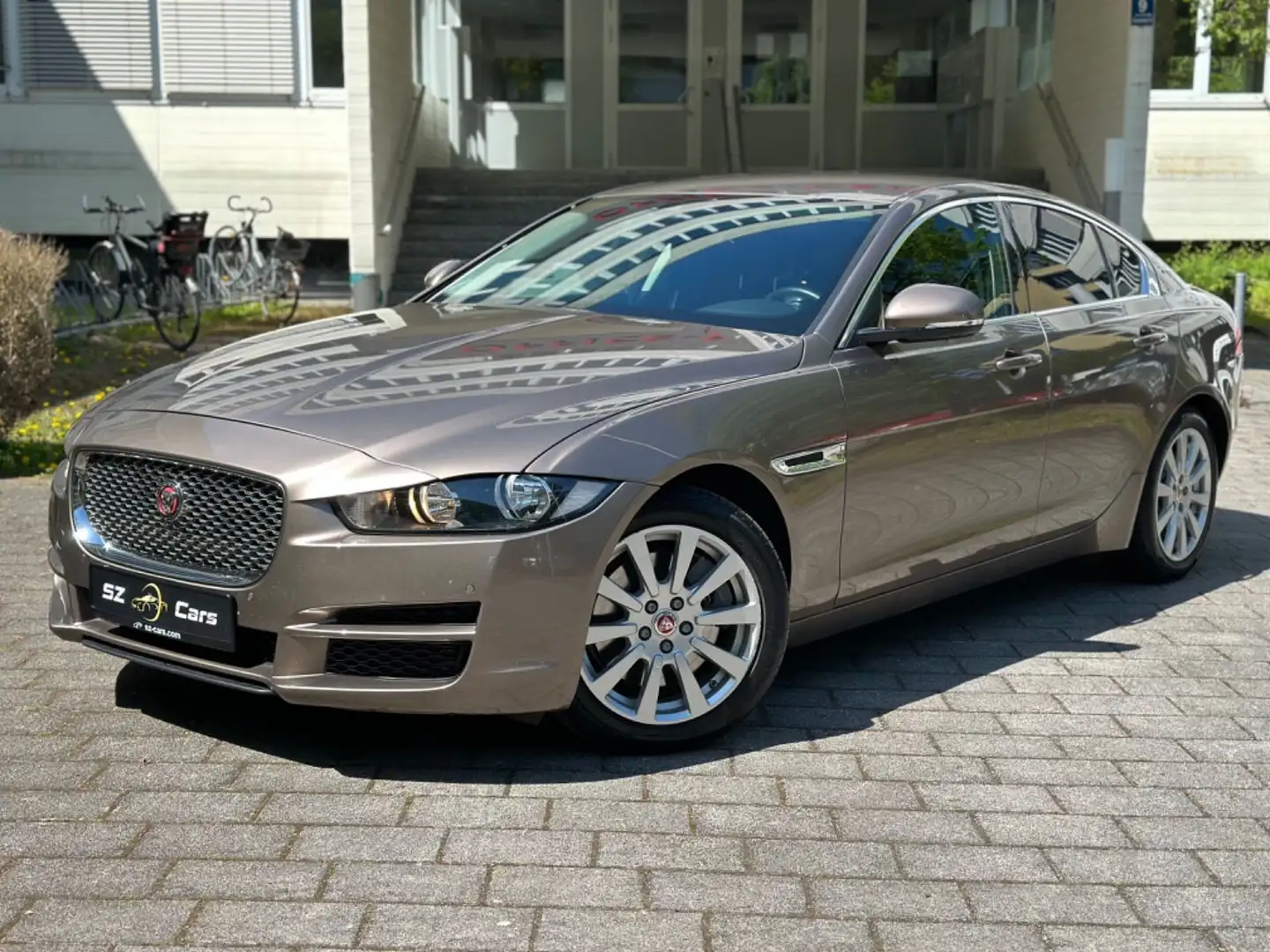 Jaguar XE Prestige*KAMERA*LEDER*NAVI*AUT* Or - 1