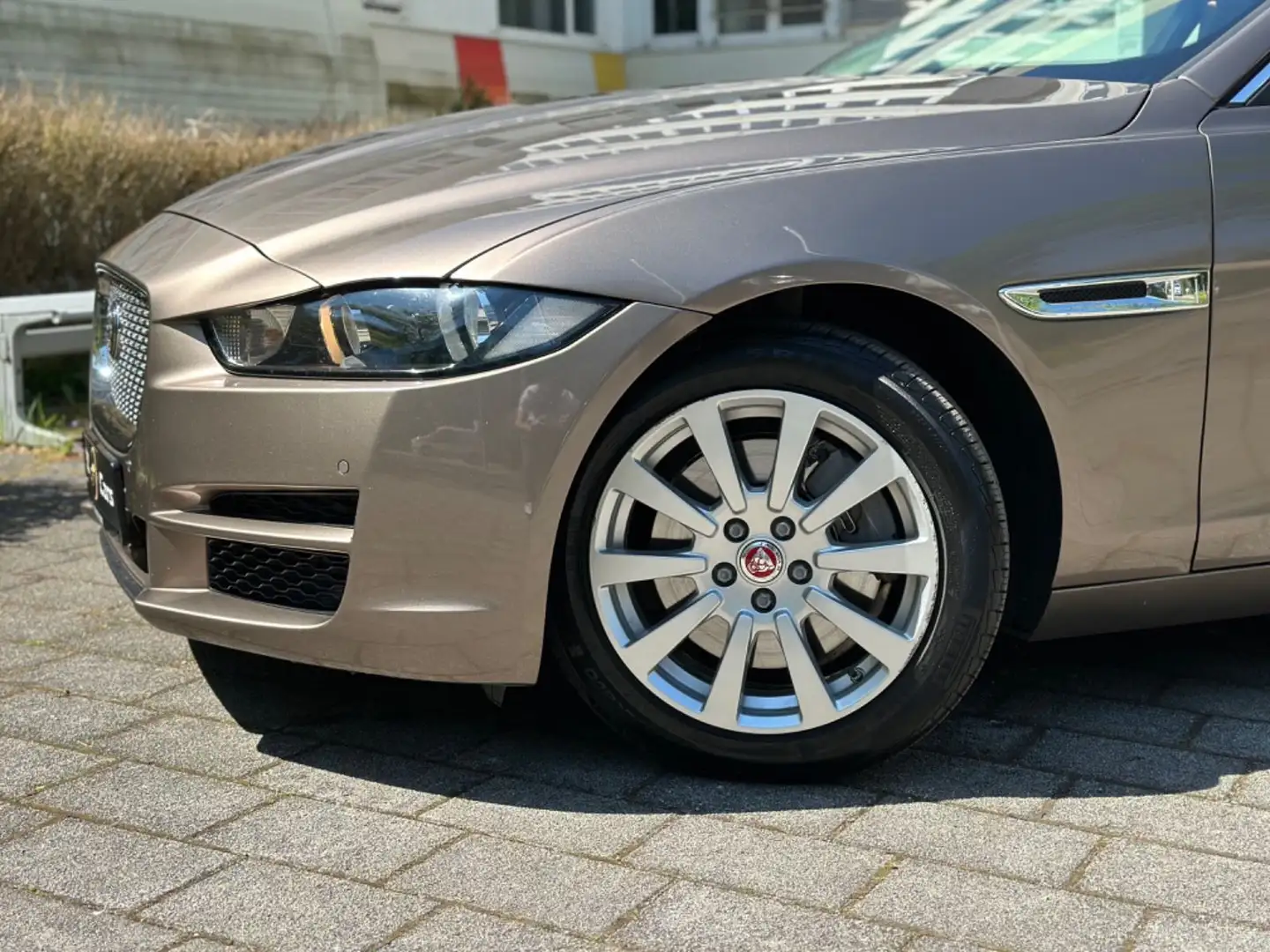 Jaguar XE Prestige*KAMERA*LEDER*NAVI*AUT* Or - 2