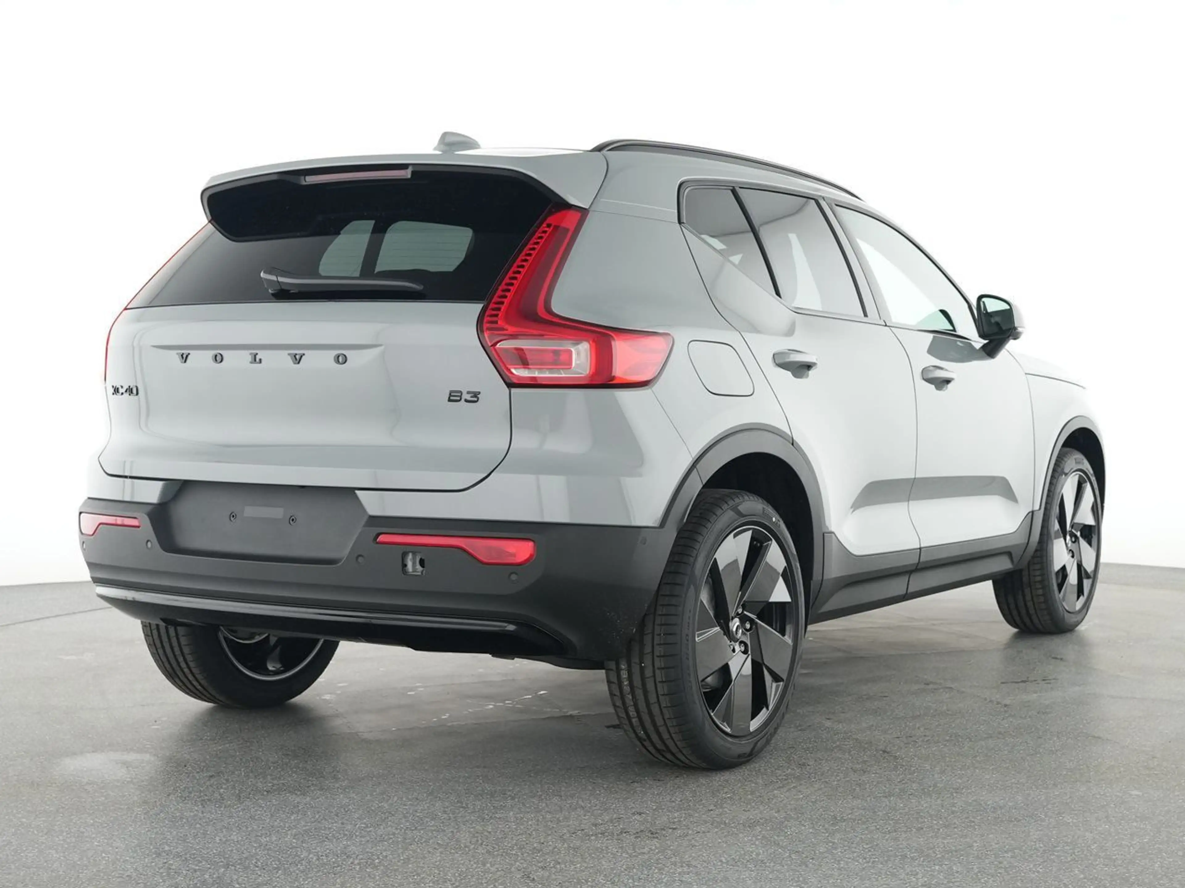Volvo XC40 B3 Plus Black Edition !!360°+ALARM.+FSH+LED — photo 3