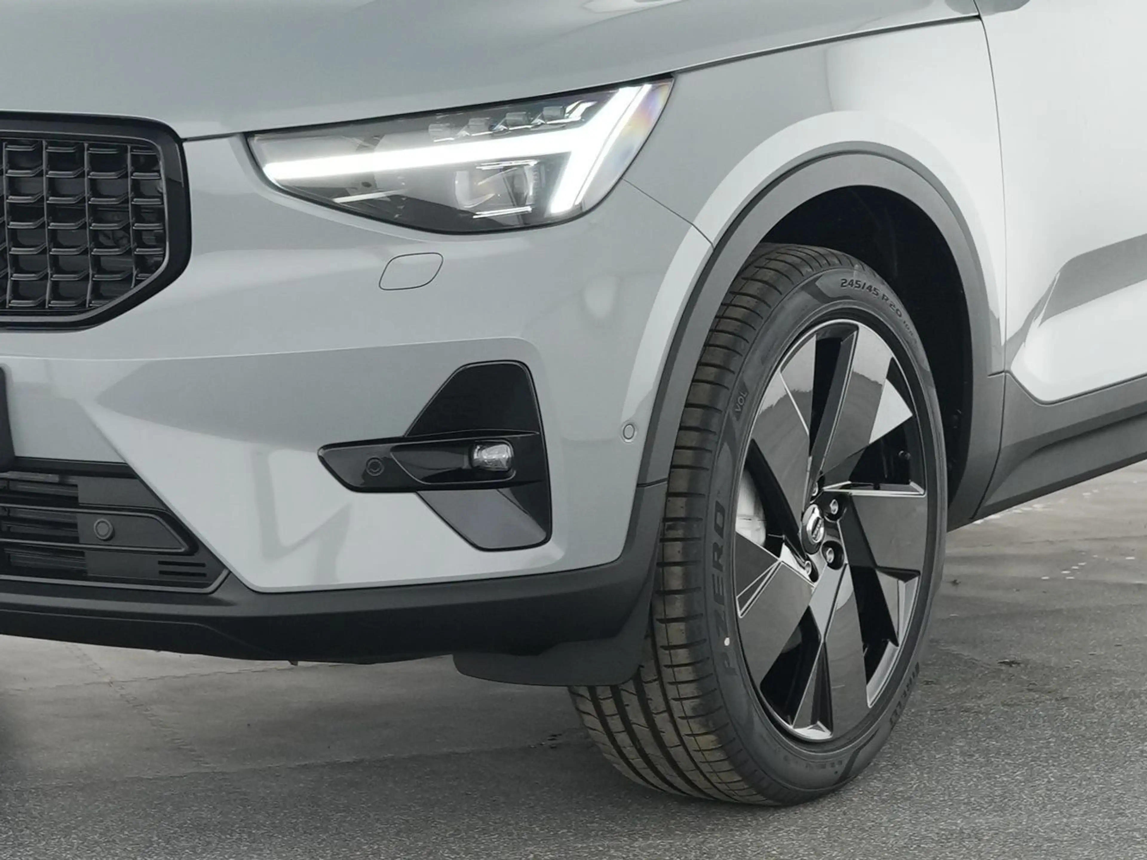 Volvo XC40 B3 Plus Black Edition !!360°+ALARM.+FSH+LED — photo 11
