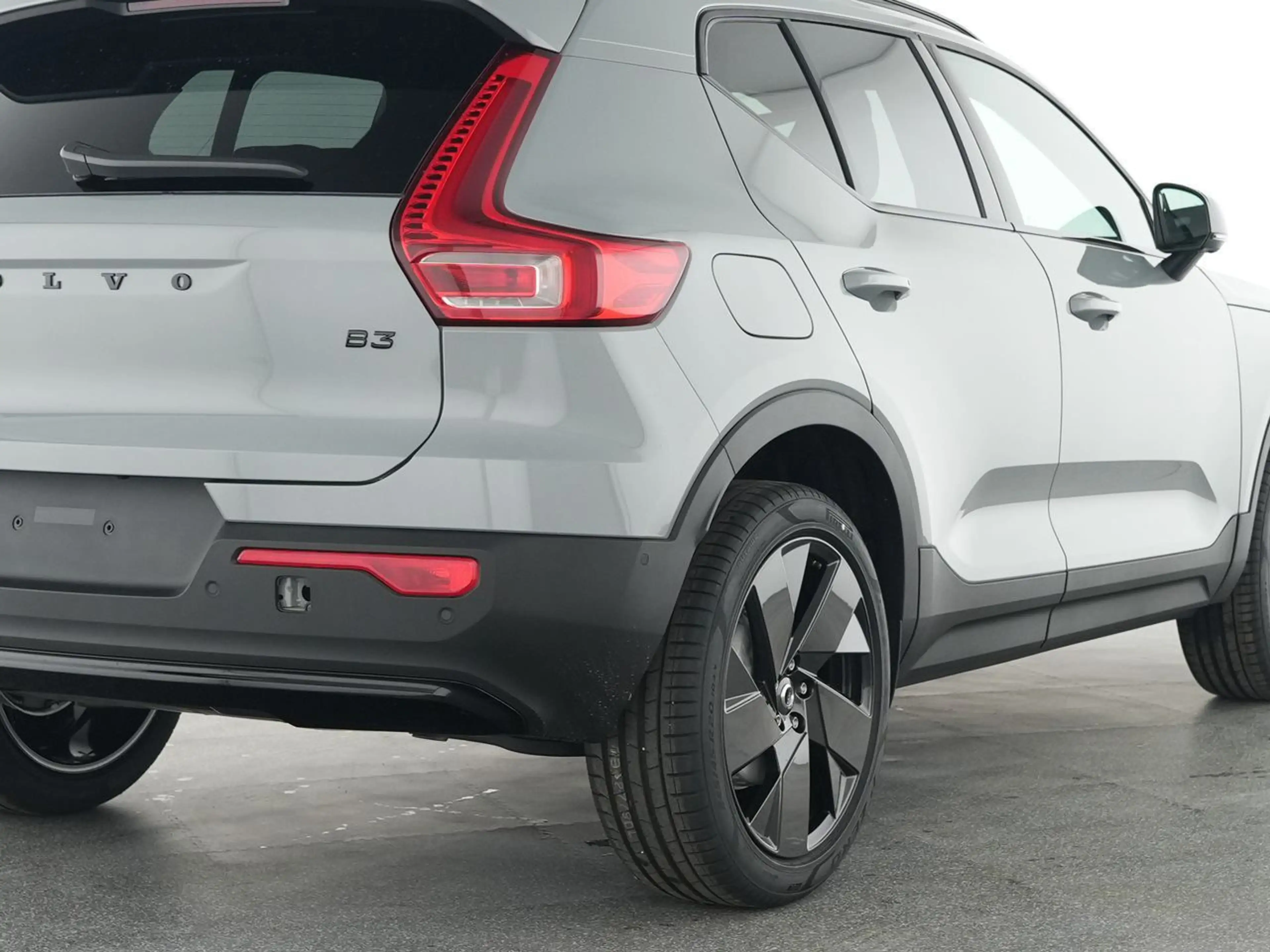 Volvo XC40 B3 Plus Black Edition !!360°+ALARM.+FSH+LED — photo 12