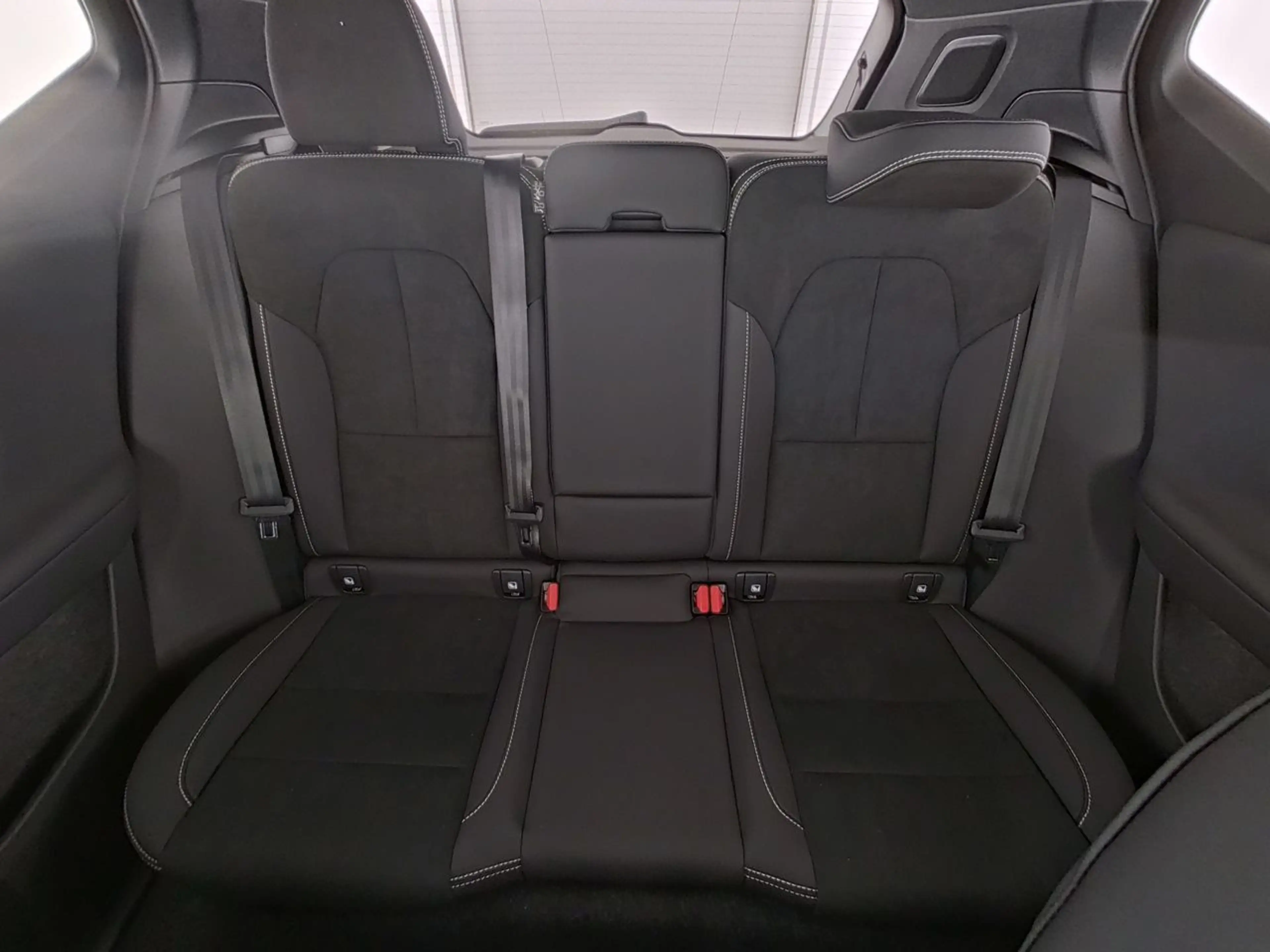 Volvo XC40 B3 Plus Black Edition !!360°+ALARM.+FSH+LED — photo 14