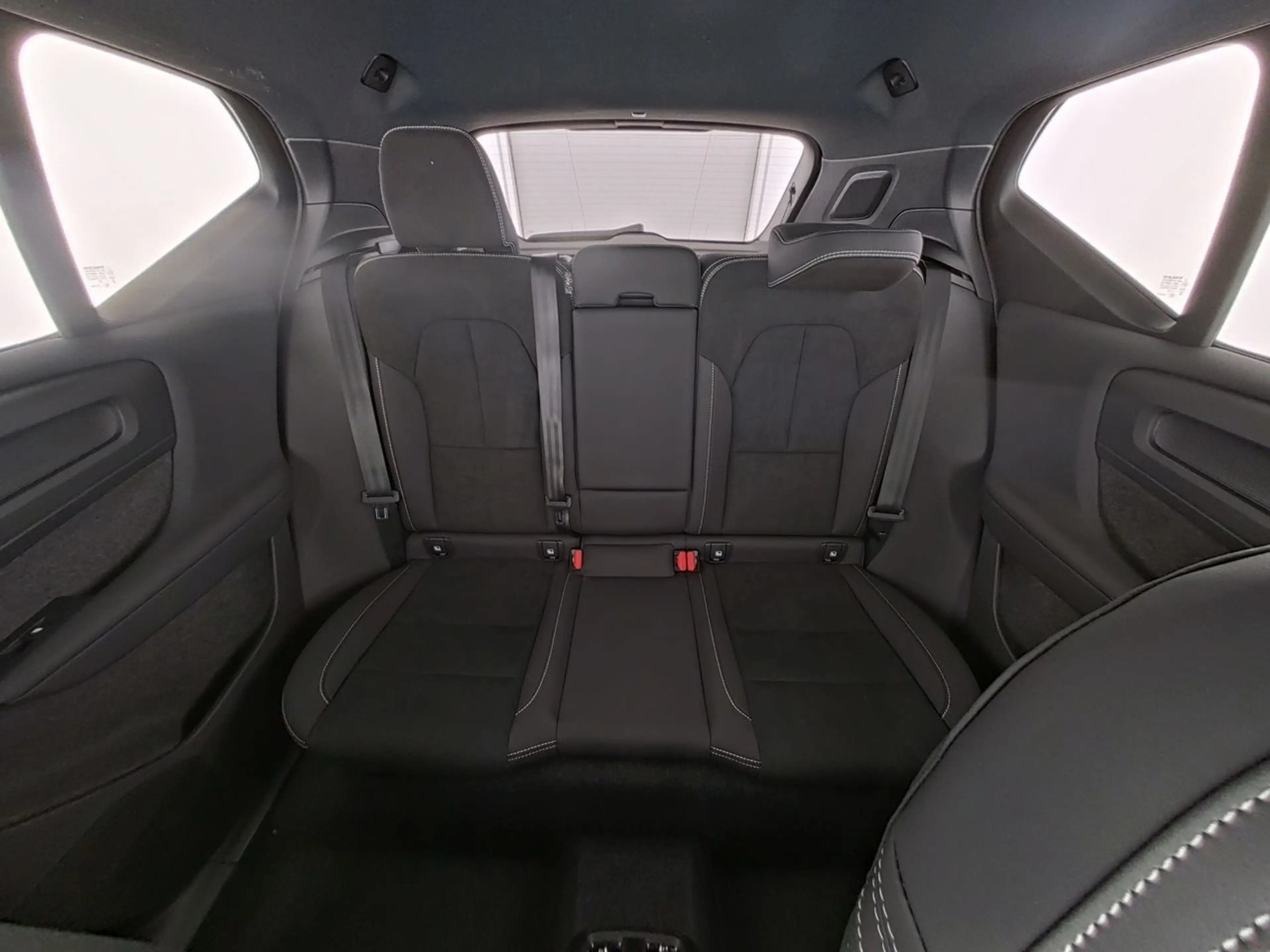 Volvo XC40 B3 Plus Black Edition !!360°+ALARM.+FSH+LED — photo 8