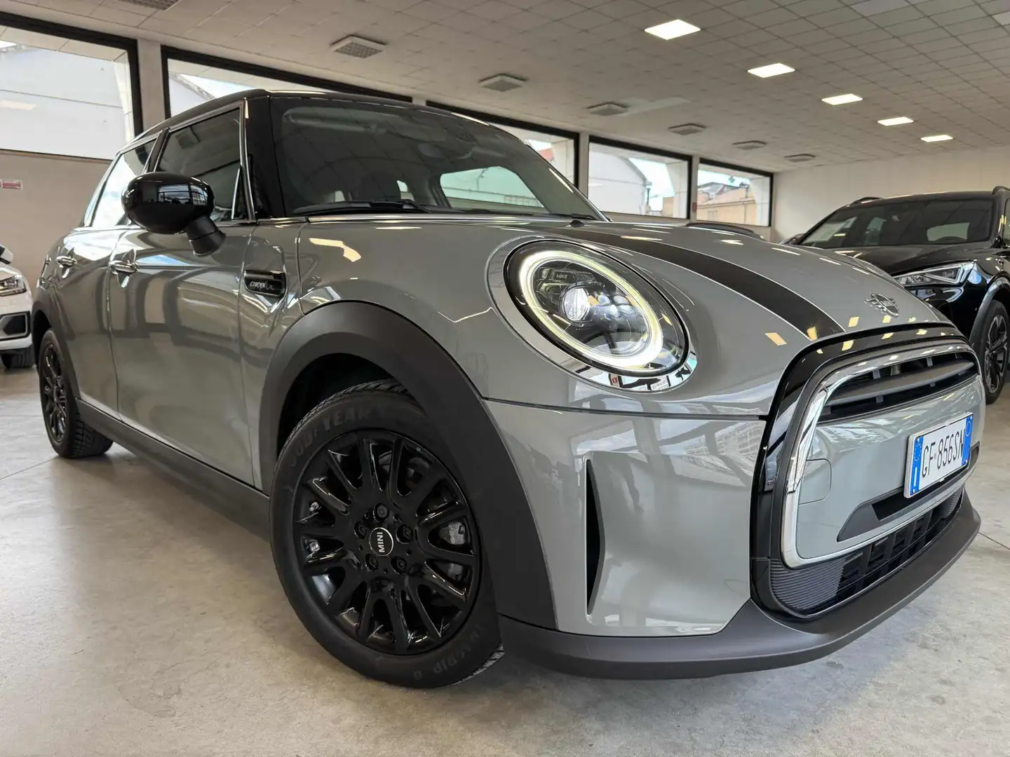 MINI Cooper 1.5 Cooper Camden 5 porte Cambio Automatico Grigio - 2