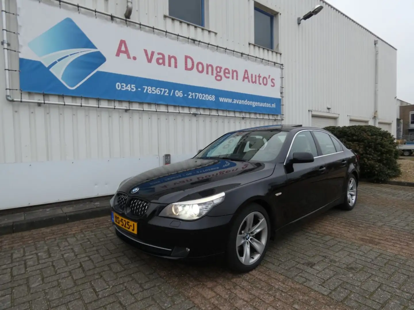 BMW 523I HIGH EXECUTIVE Automaat,Leer,Navi,PDC,Trhaak, Negro - 2