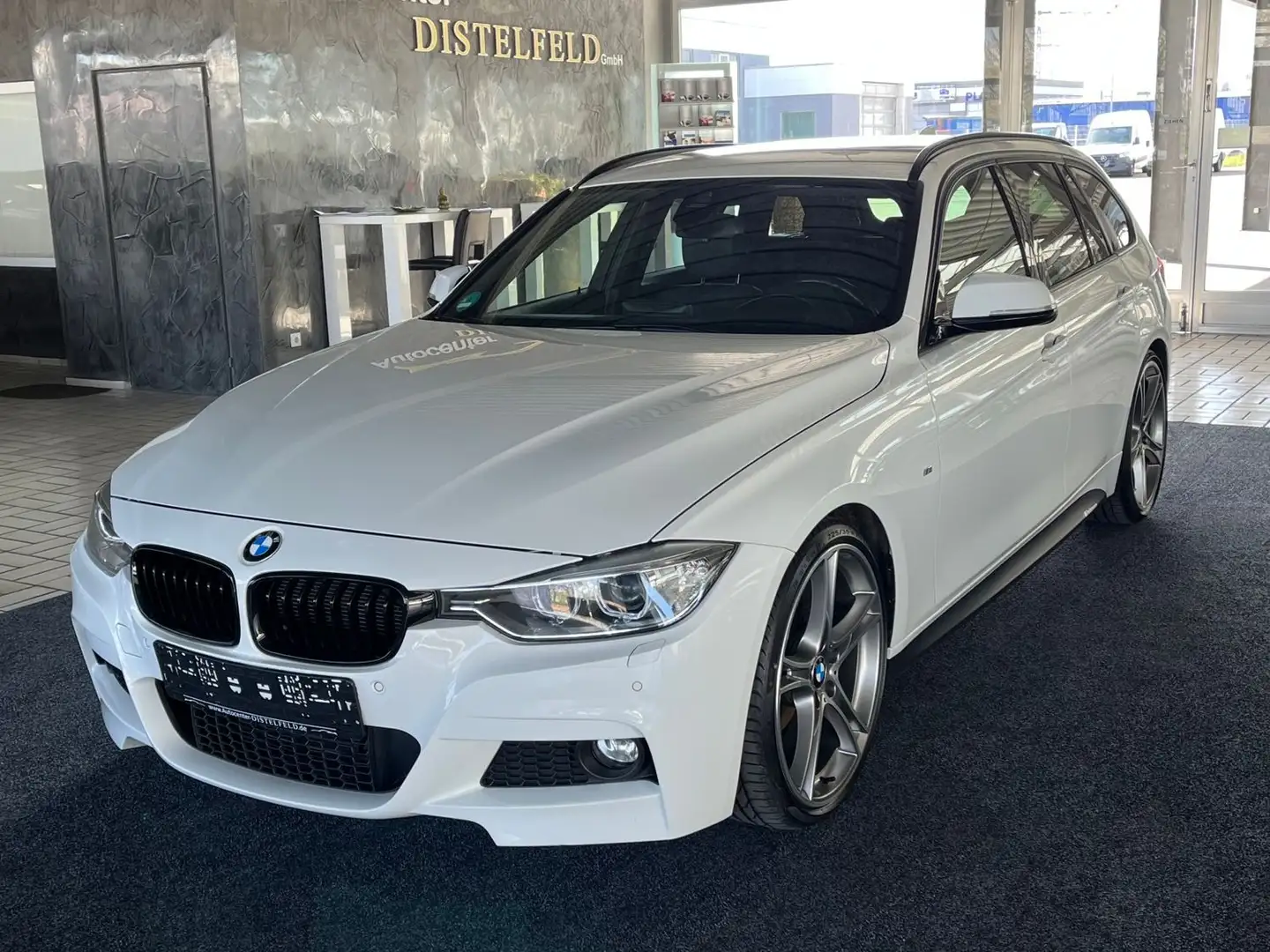 BMW 318 d M Paket HUD Kamera Navi Leder Weiß - 2