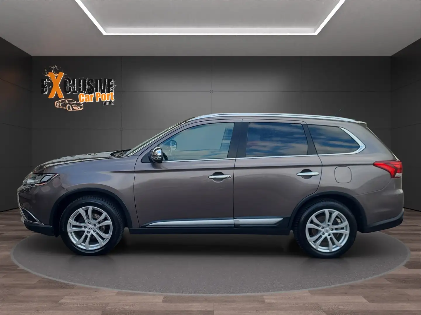 Mitsubishi Outlander Outlander Diesel 2.2 DI-D 4WD Aut*SZH*AHK*NAVI*XEN Braun - 2