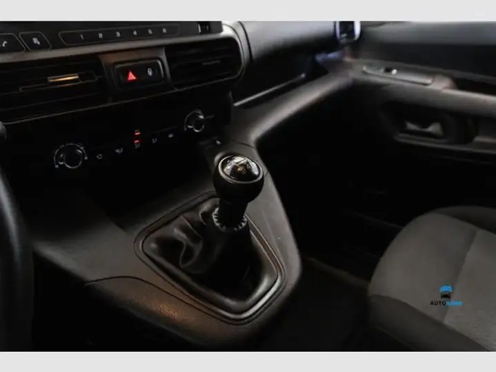 Peugeot Partner 2021, foto 17