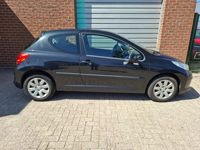 Peugeot 207 view 4