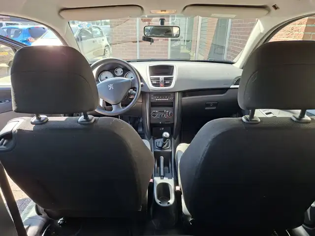 Peugeot 207 view 10