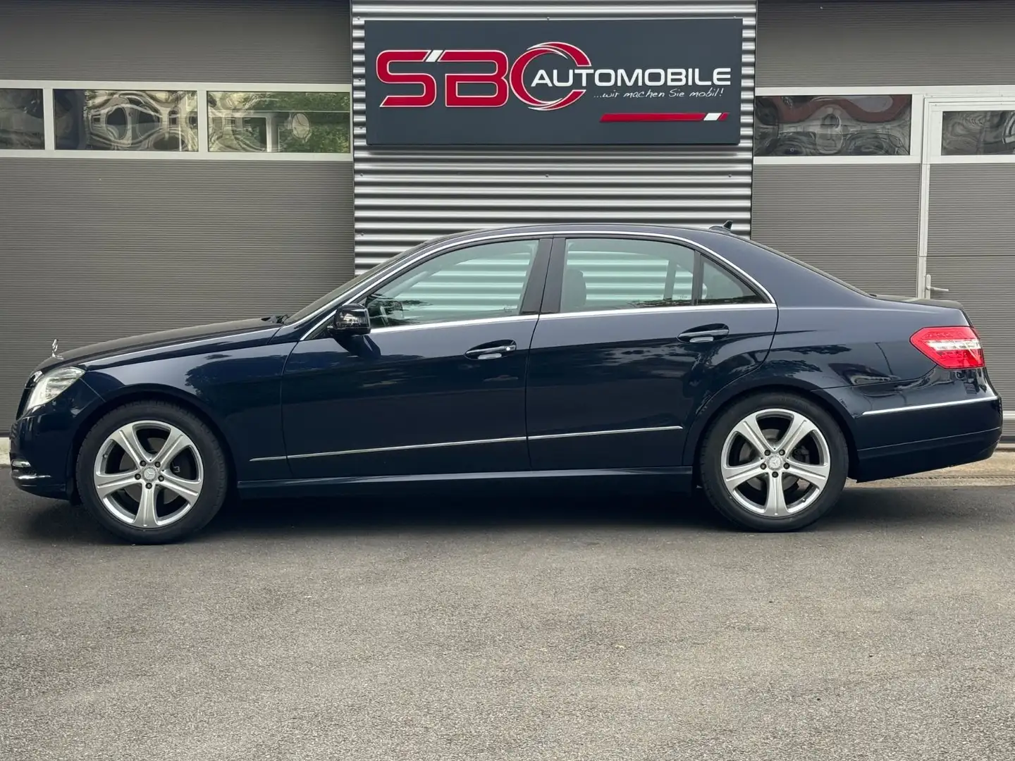 Mercedes-Benz E 250 CDI BlueEfficiency Blau - 1