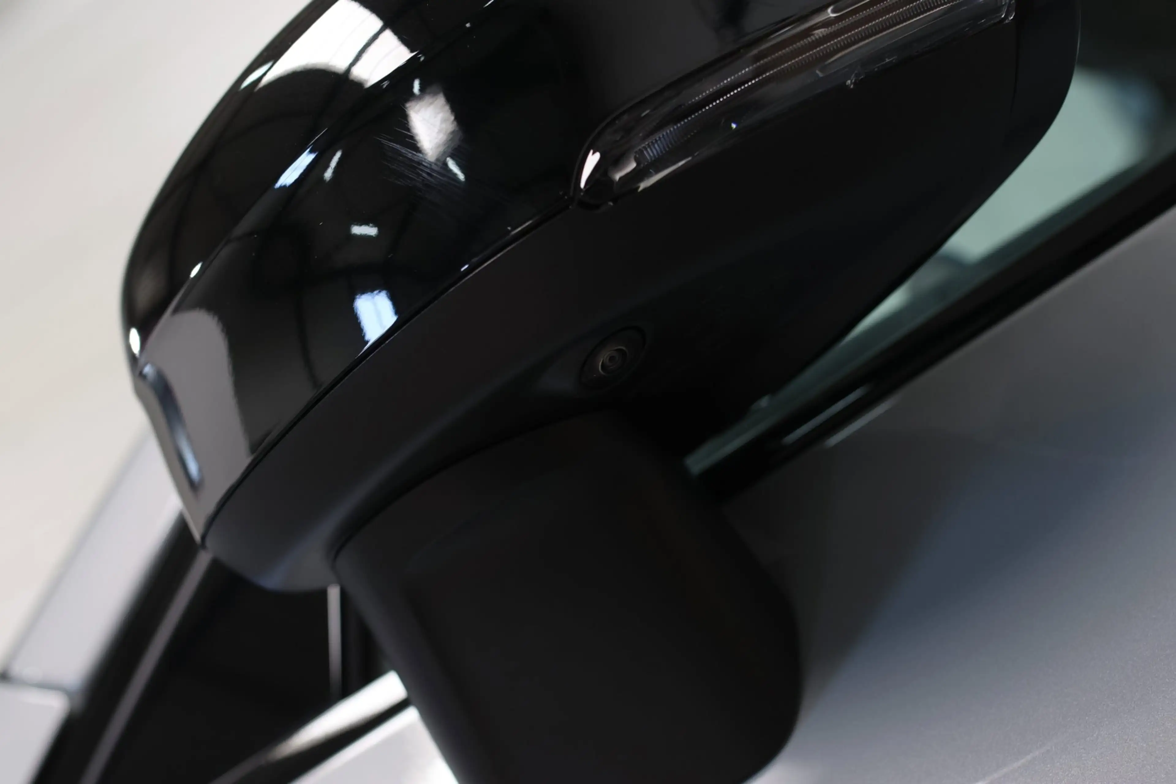 Volvo XC60 2.0 T8 Plug-in hybrid AWD Ultra Black Edition *B&W — photo 13