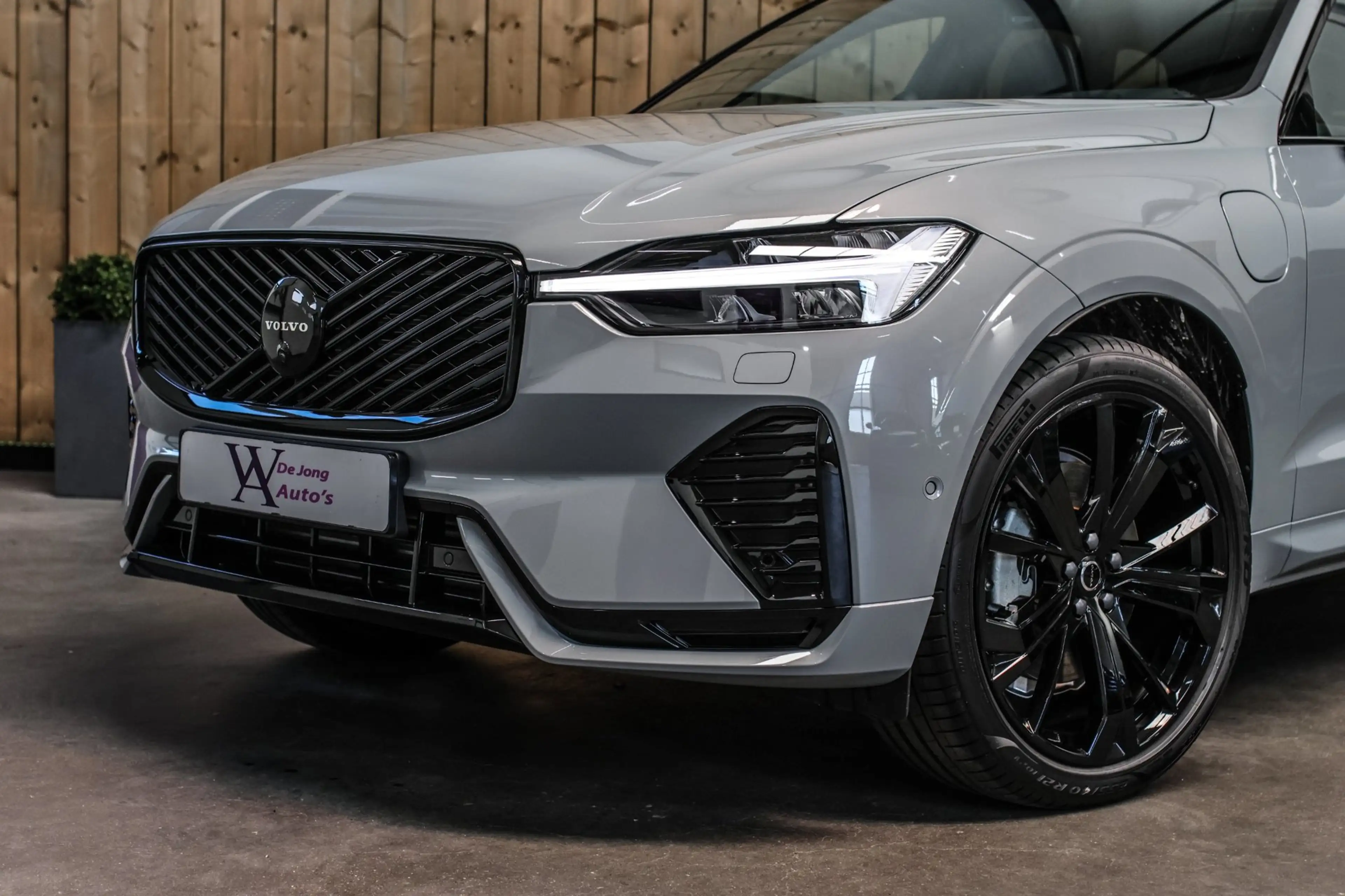 Volvo XC60 2.0 T8 Plug-in hybrid AWD Ultra Black Edition *B&W — photo 5