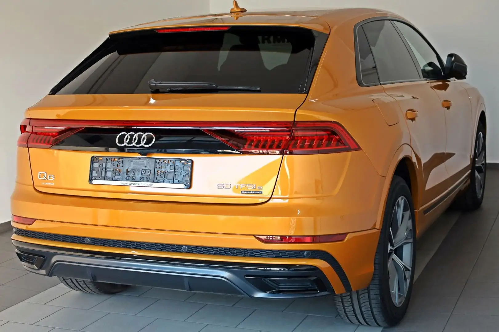 Audi Q8 60 TFSI e quattro,S Line,Matrix, CarPlay, 21" Orange - 2