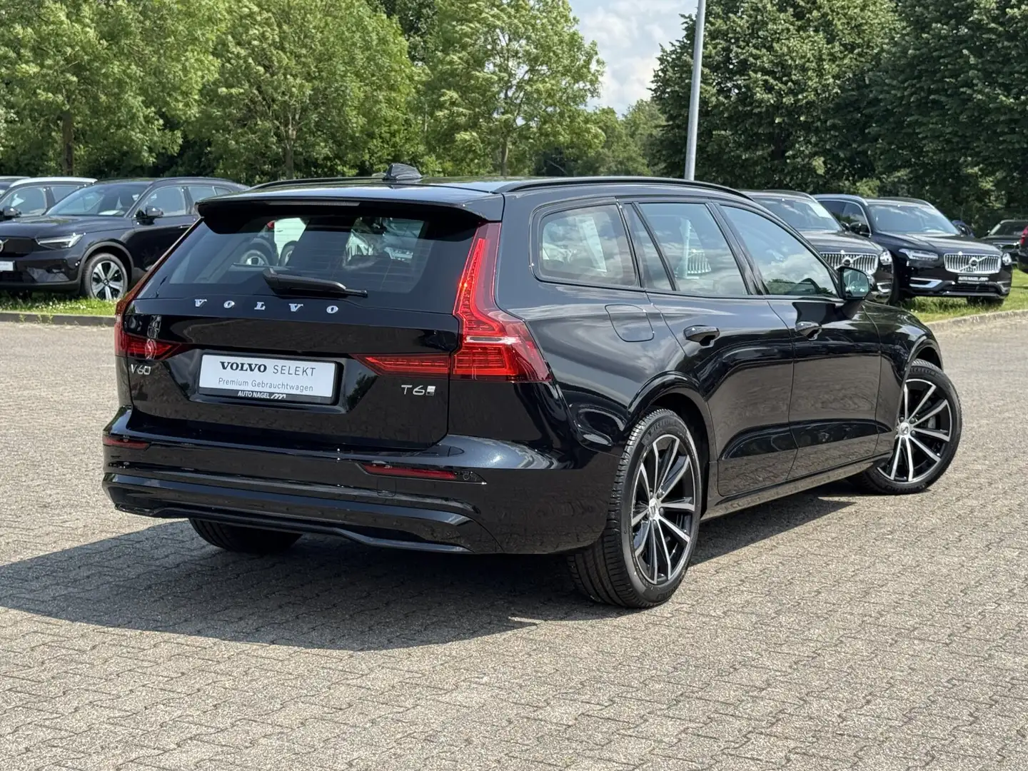 Volvo V60 V60 T6 Twin Engine AWD Plus Dark Plug-In Autom. Negru - 2