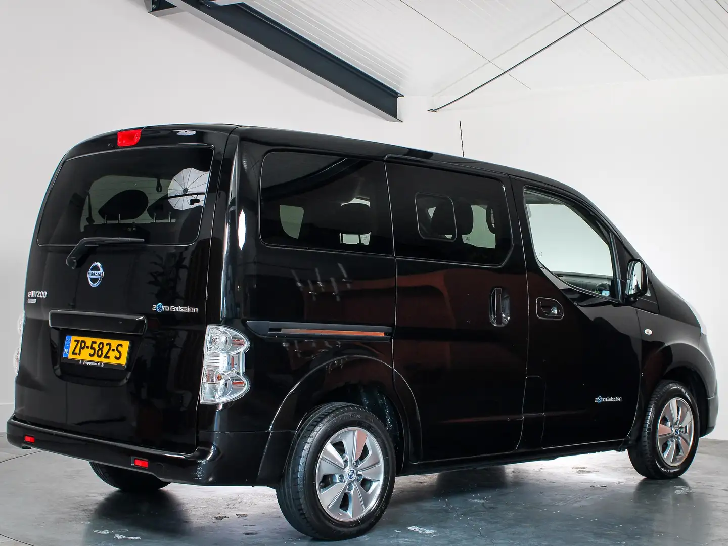 Nissan E-NV200 Evalia 40 kWh Connect Edition 7-Persoons Schwarz - 2