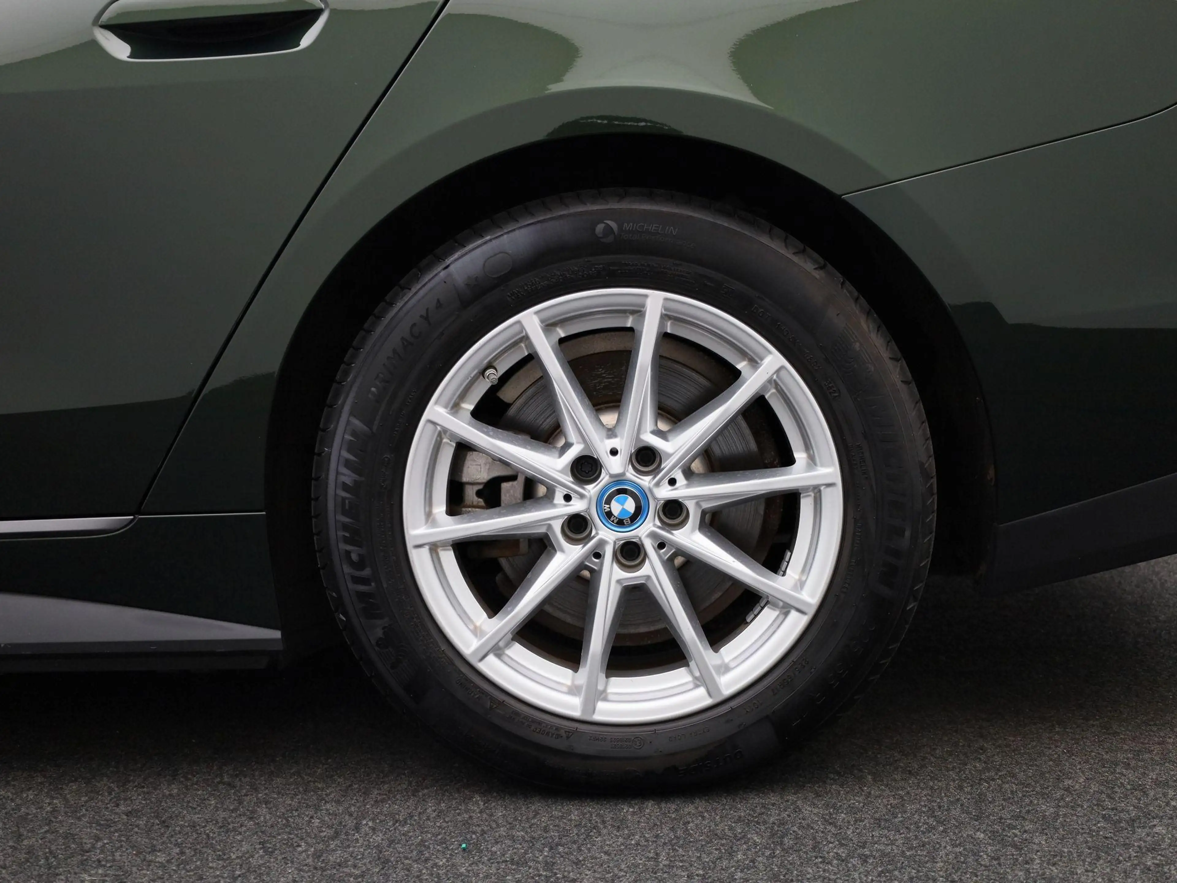 BMW i4 eDrive40 High Executive 84 kWh — photo 13